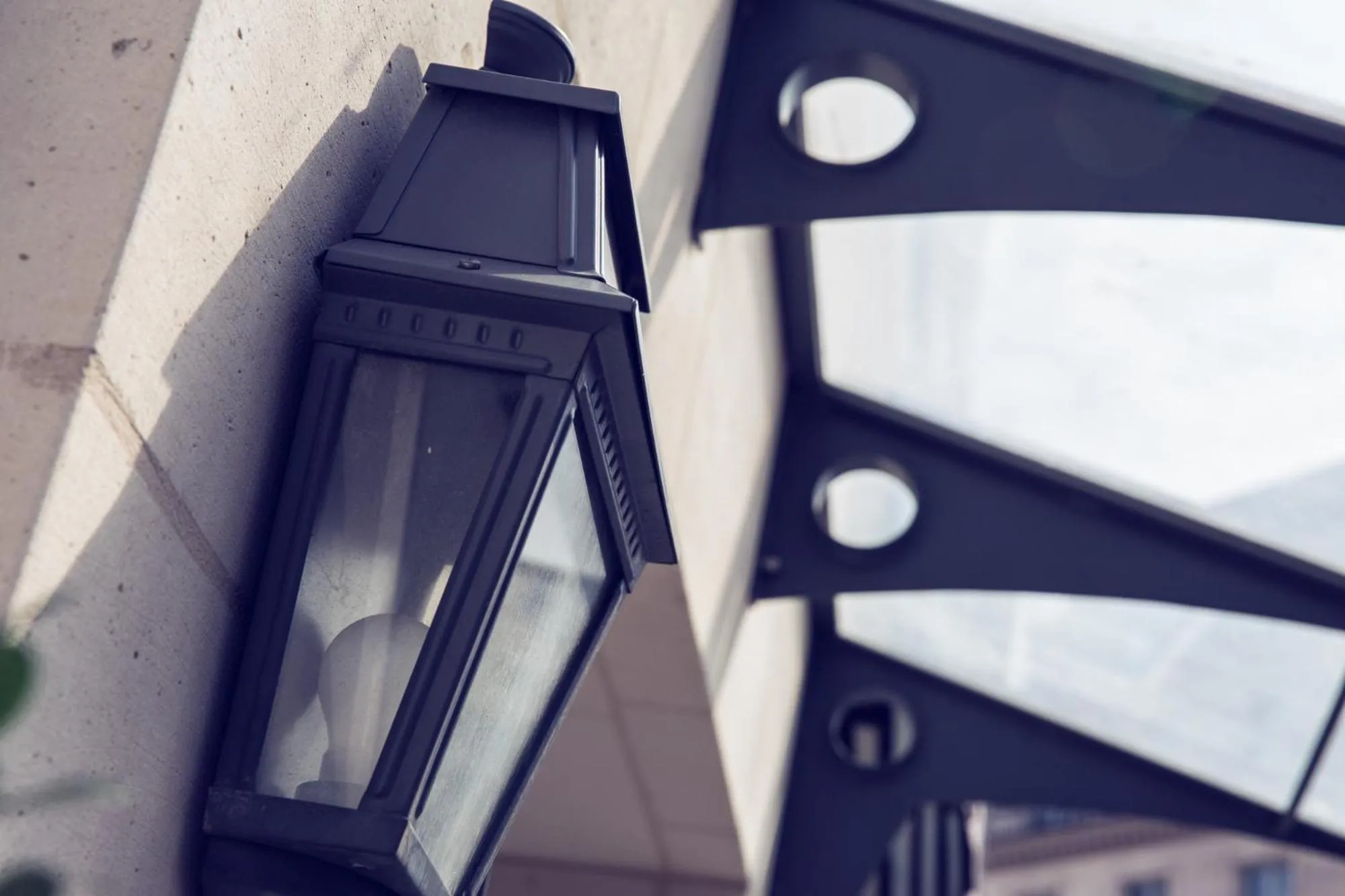 Facade/entrance in Timhotel Le Louvre