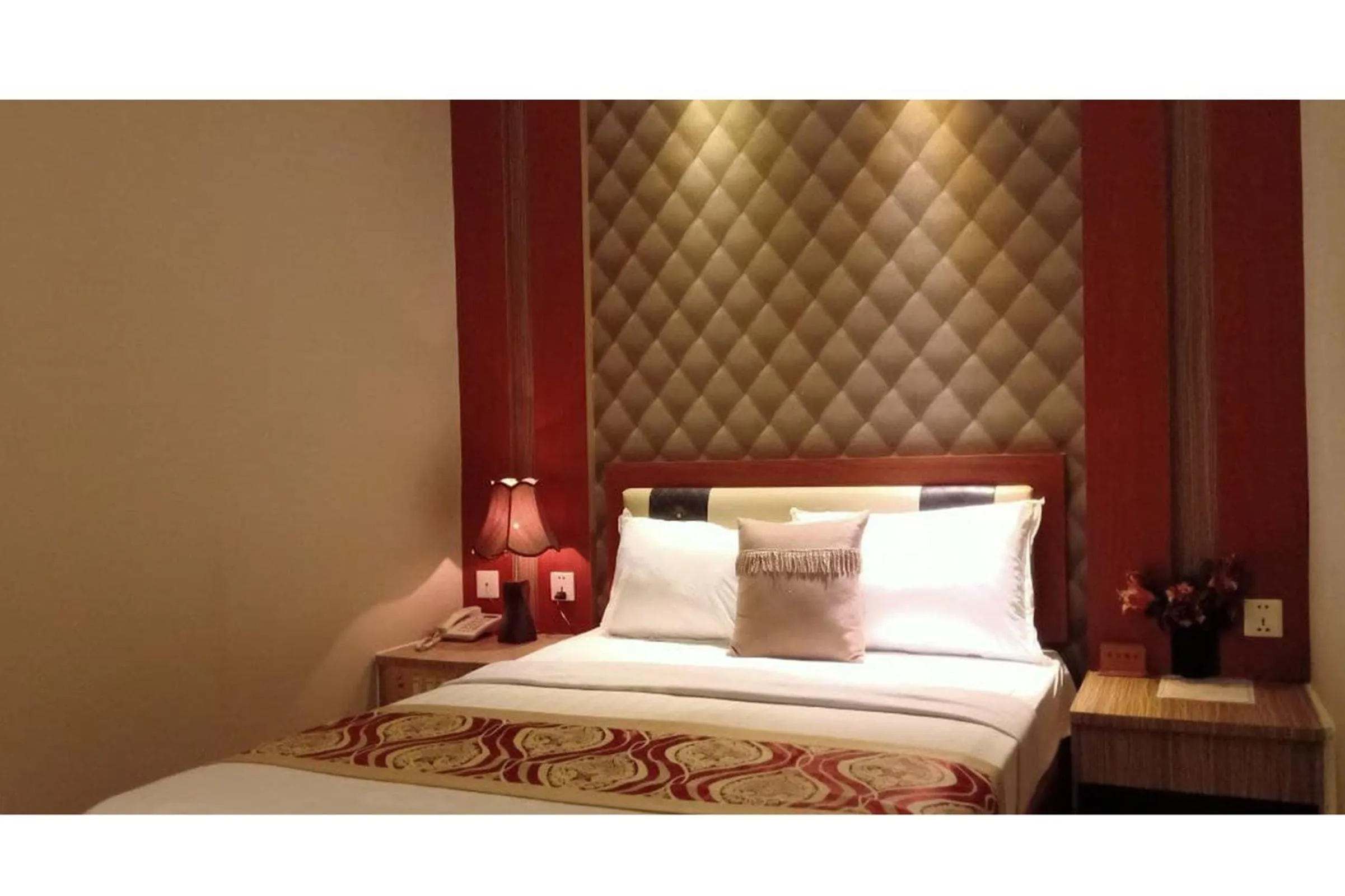 Bedroom in You Eng Hotel