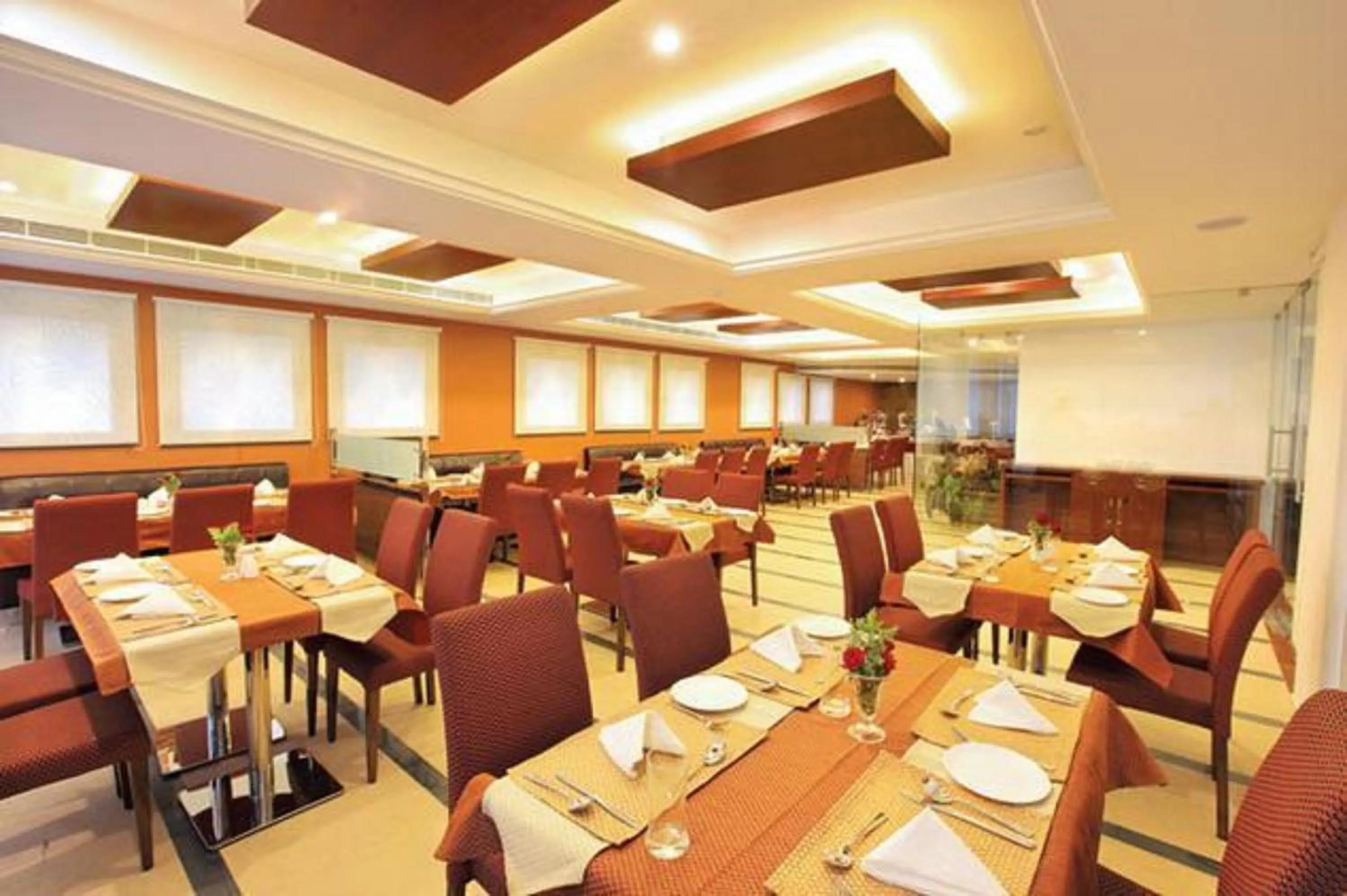 Restaurant/places to eat in Cochin Palace