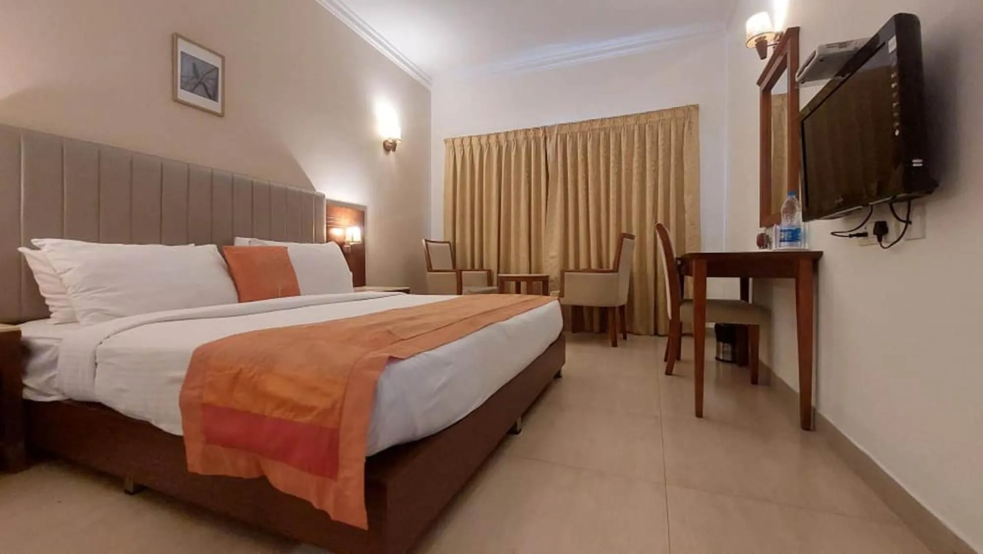 Photo of the whole room, Bed in Cochin Palace