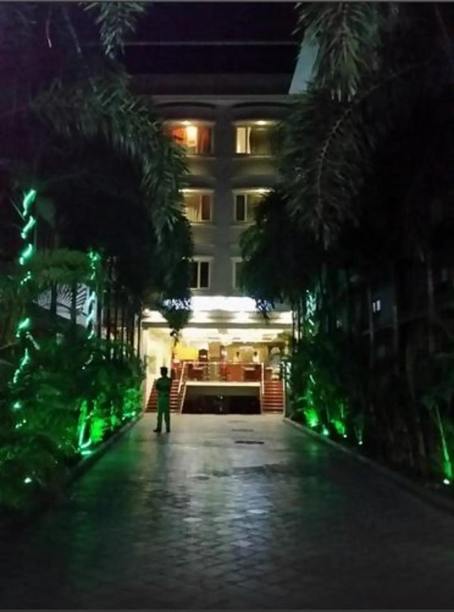 Facade/entrance in Cochin Palace Facade/entrance in Cochin Palace