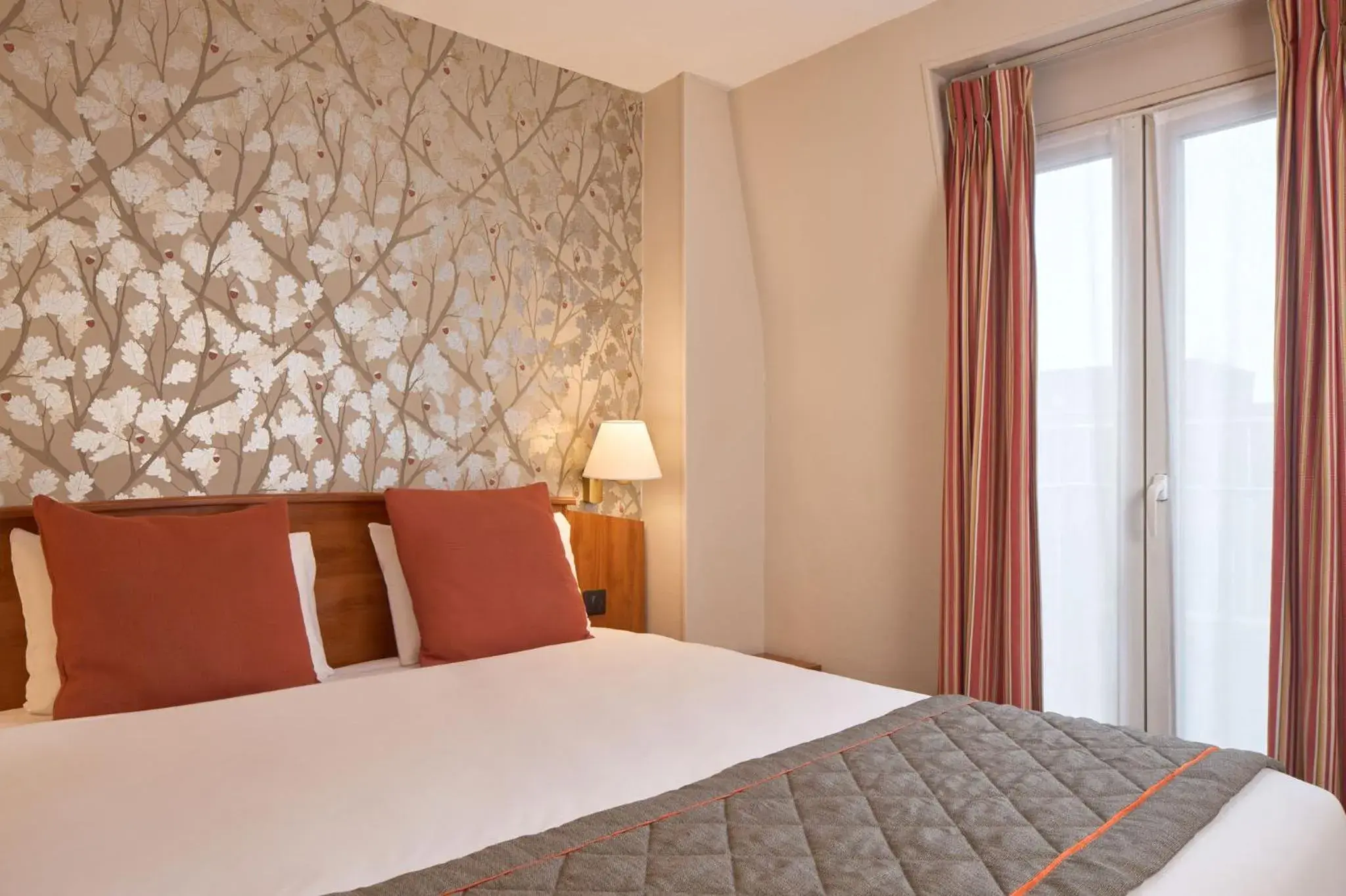 Comfort Double or Twin Room in Timhotel Paris Gare Montparnasse Comfort Double or Twin Room in Timhotel Paris Gare Montparnasse