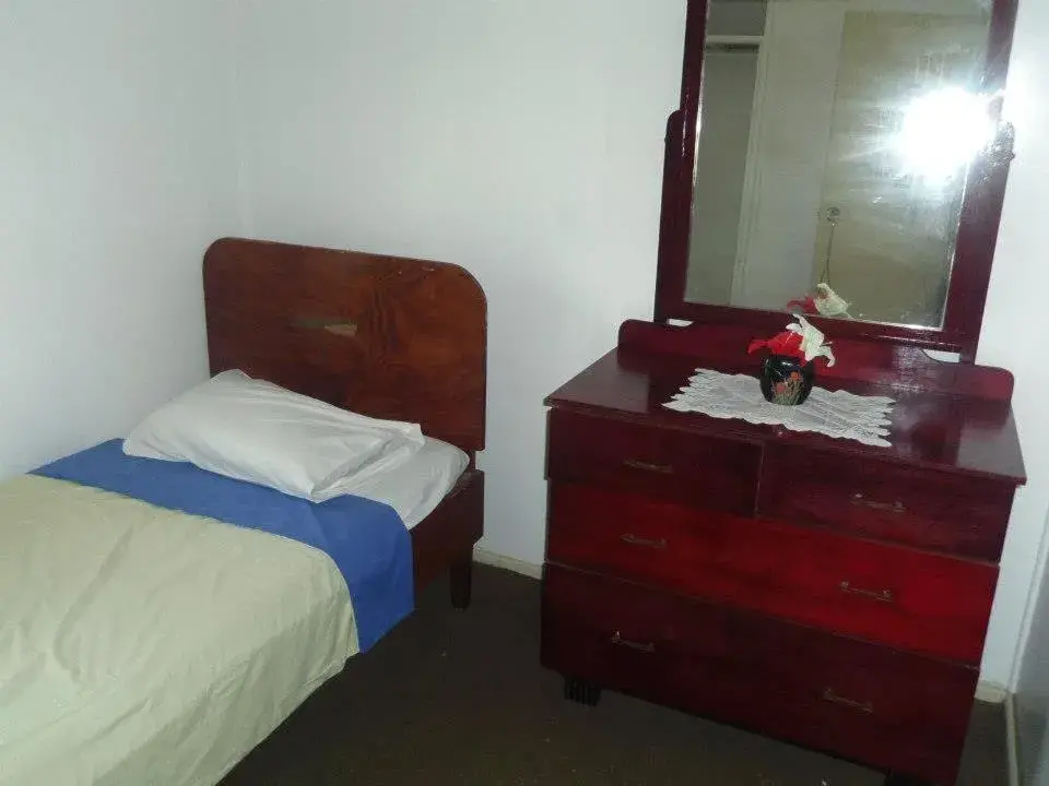 Single Room with Shared Bathroom in Dayspring Lodge Single Room with Shared Bathroom in Dayspring Lodge