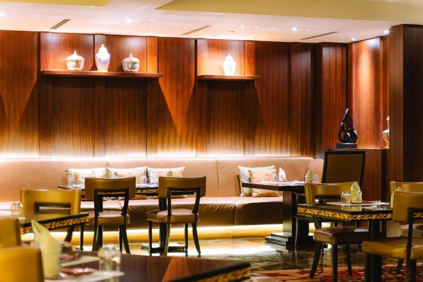 Restaurant/places to eat in Dusit Thani Abu Dhabi Restaurant/places to eat in Dusit Thani Abu Dhabi