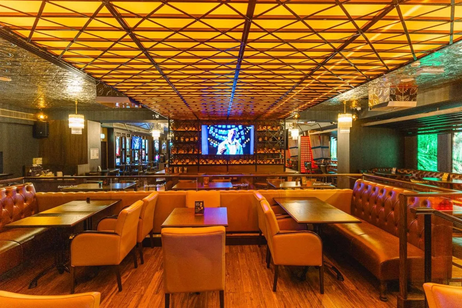 Restaurant/places to eat in Dusit Thani Abu Dhabi