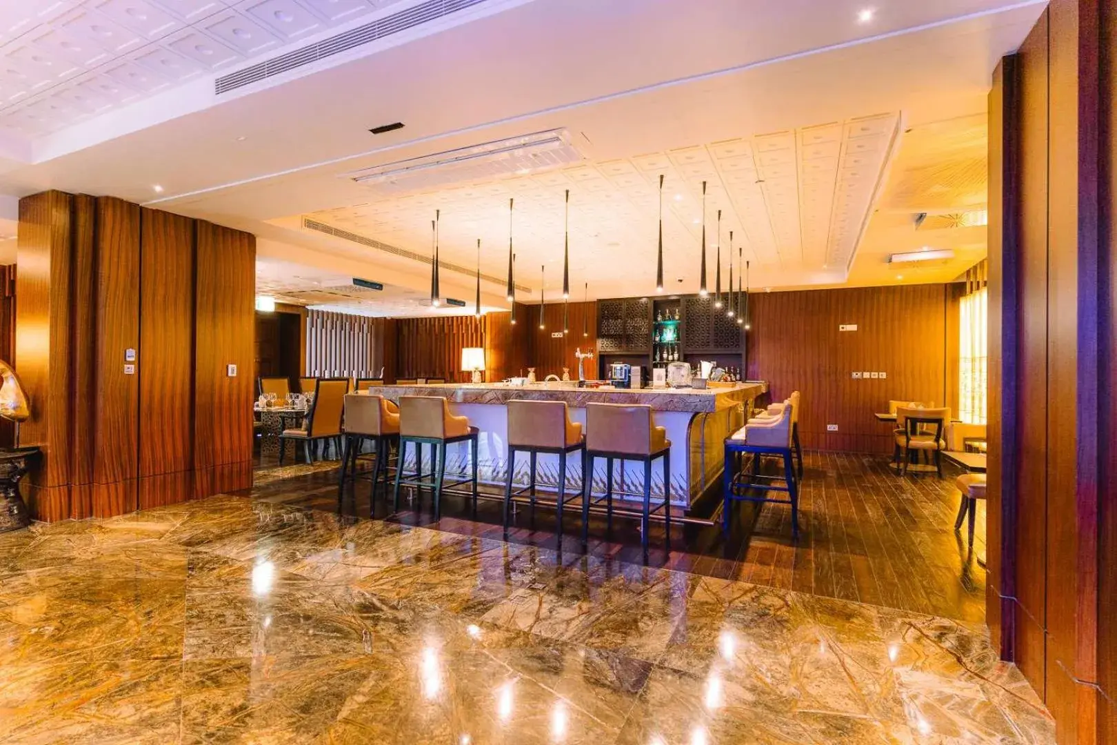 Restaurant/places to eat in Dusit Thani Abu Dhabi Restaurant/places to eat in Dusit Thani Abu Dhabi