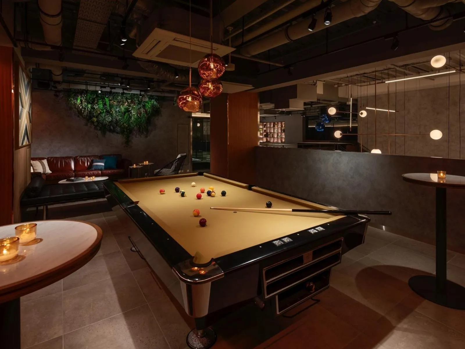 Billiard in The Lively Osaka Honmachi