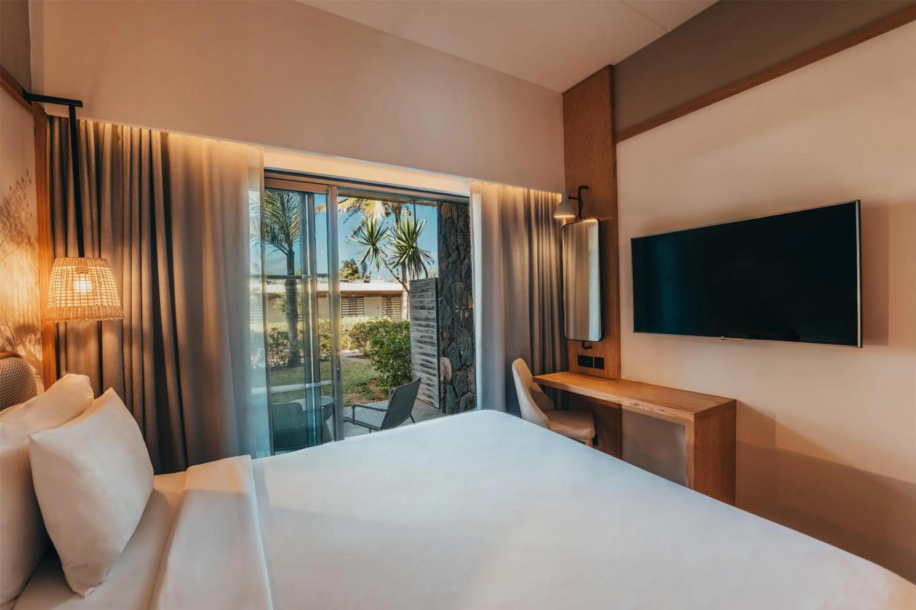 Bedroom, Bed in Radisson Blu Poste Lafayette Resort & Spa (Adults Only)