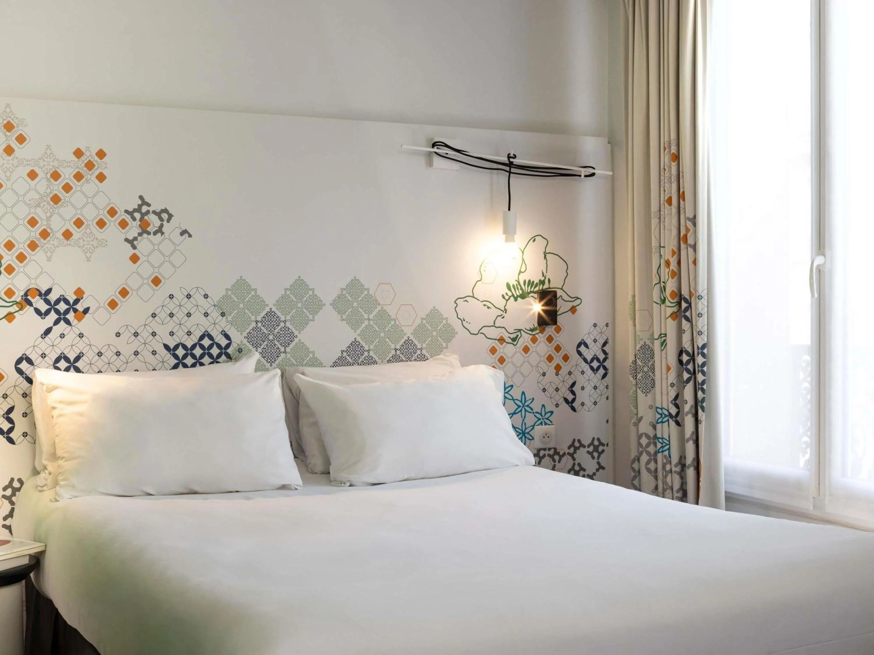 Bedroom, Bed in Ibis Styles Paris Gare Saint Lazare