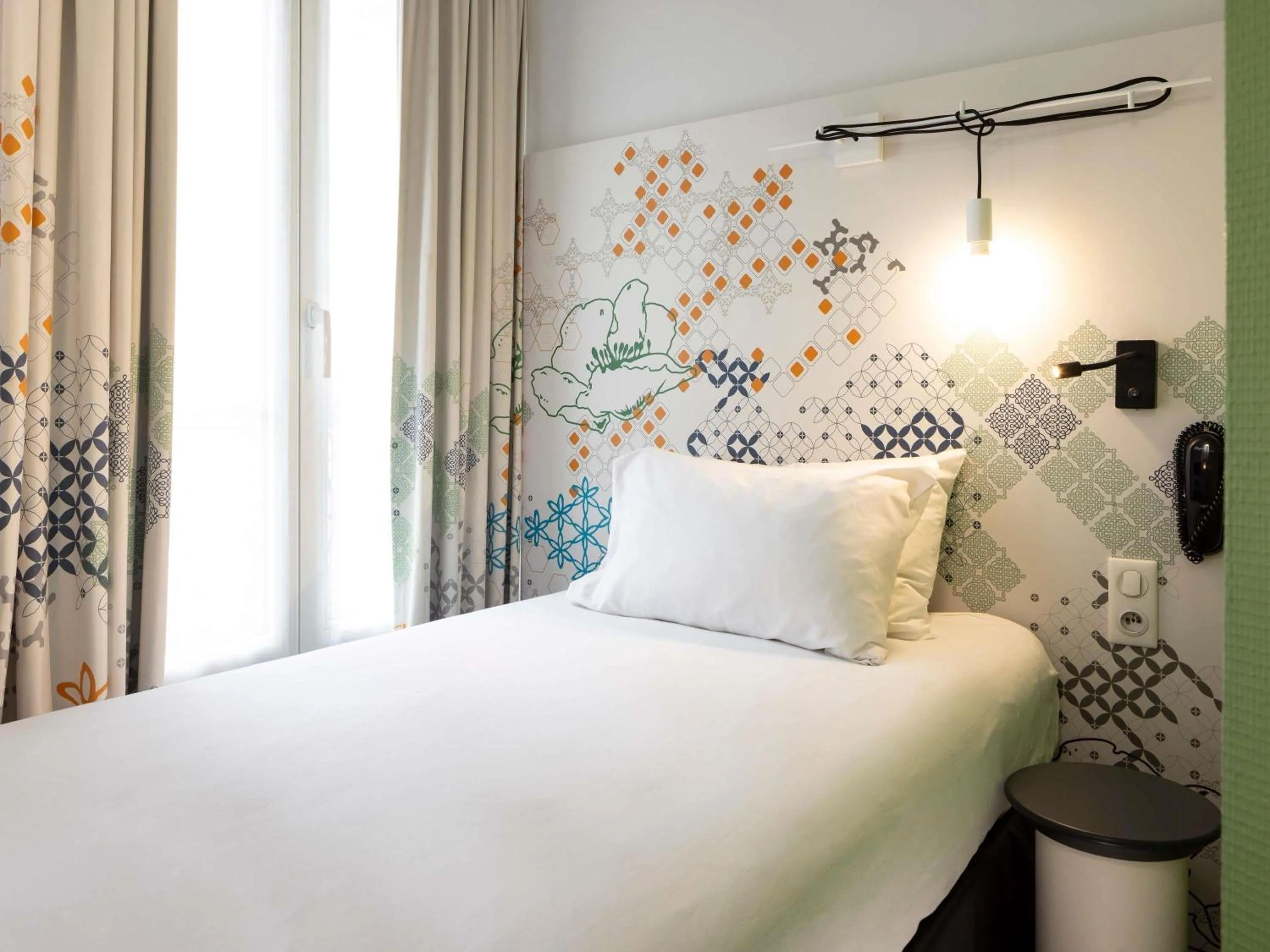 Bedroom, Bed in Ibis Styles Paris Gare Saint Lazare