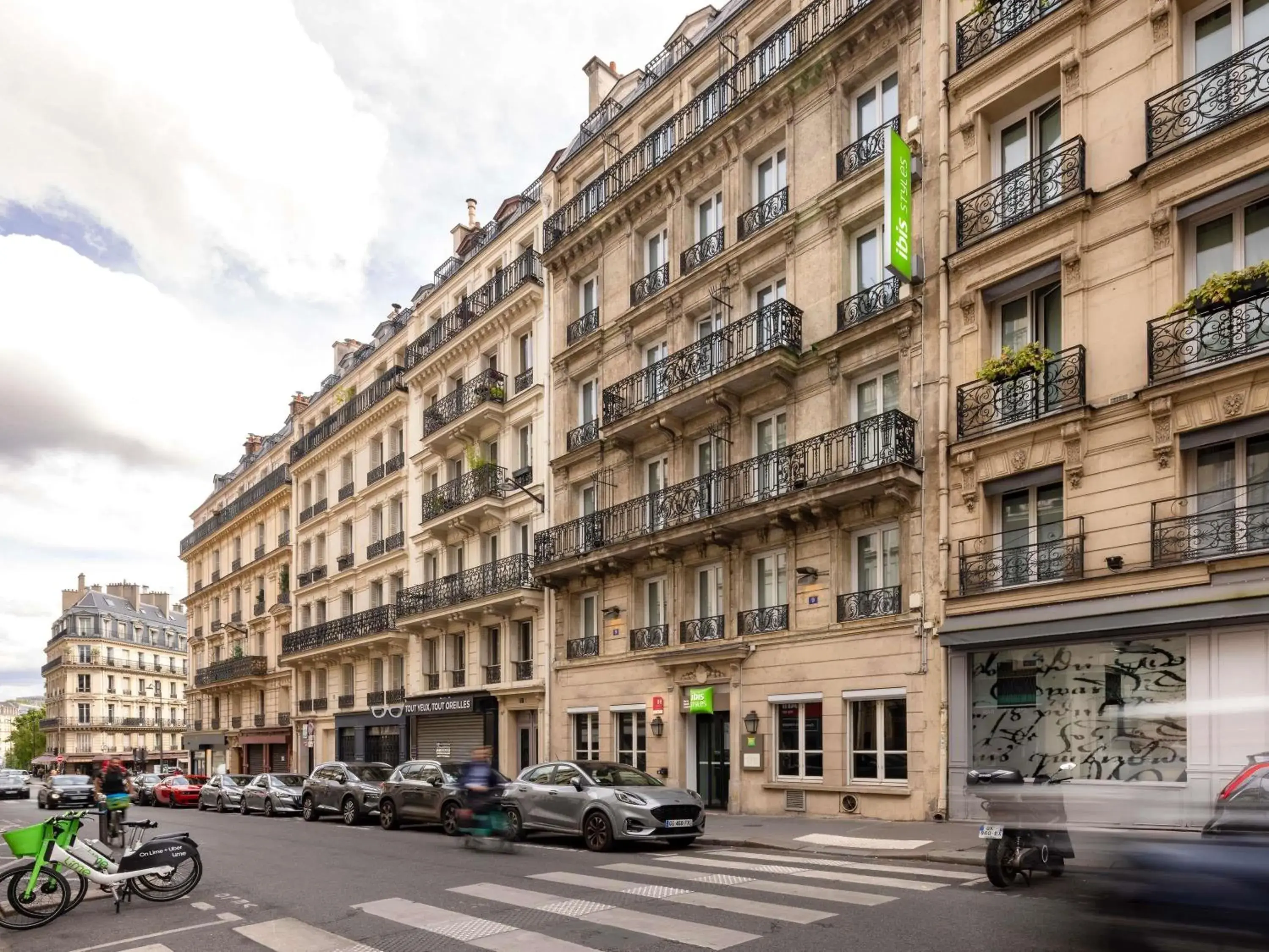 Property building in Ibis Styles Paris Gare Saint Lazare Property building in Ibis Styles Paris Gare Saint Lazare