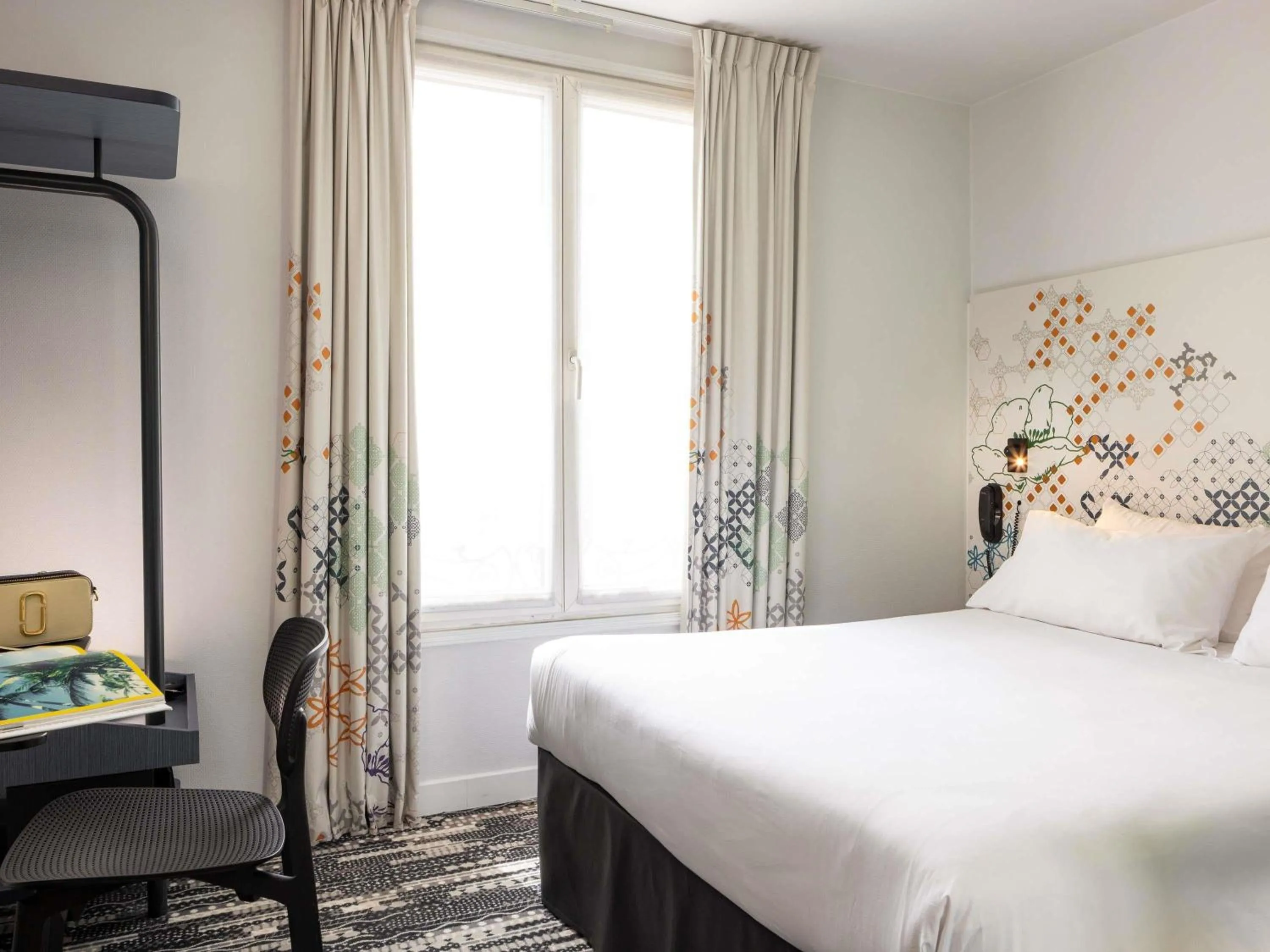 Bedroom, Bed in Ibis Styles Paris Gare Saint Lazare