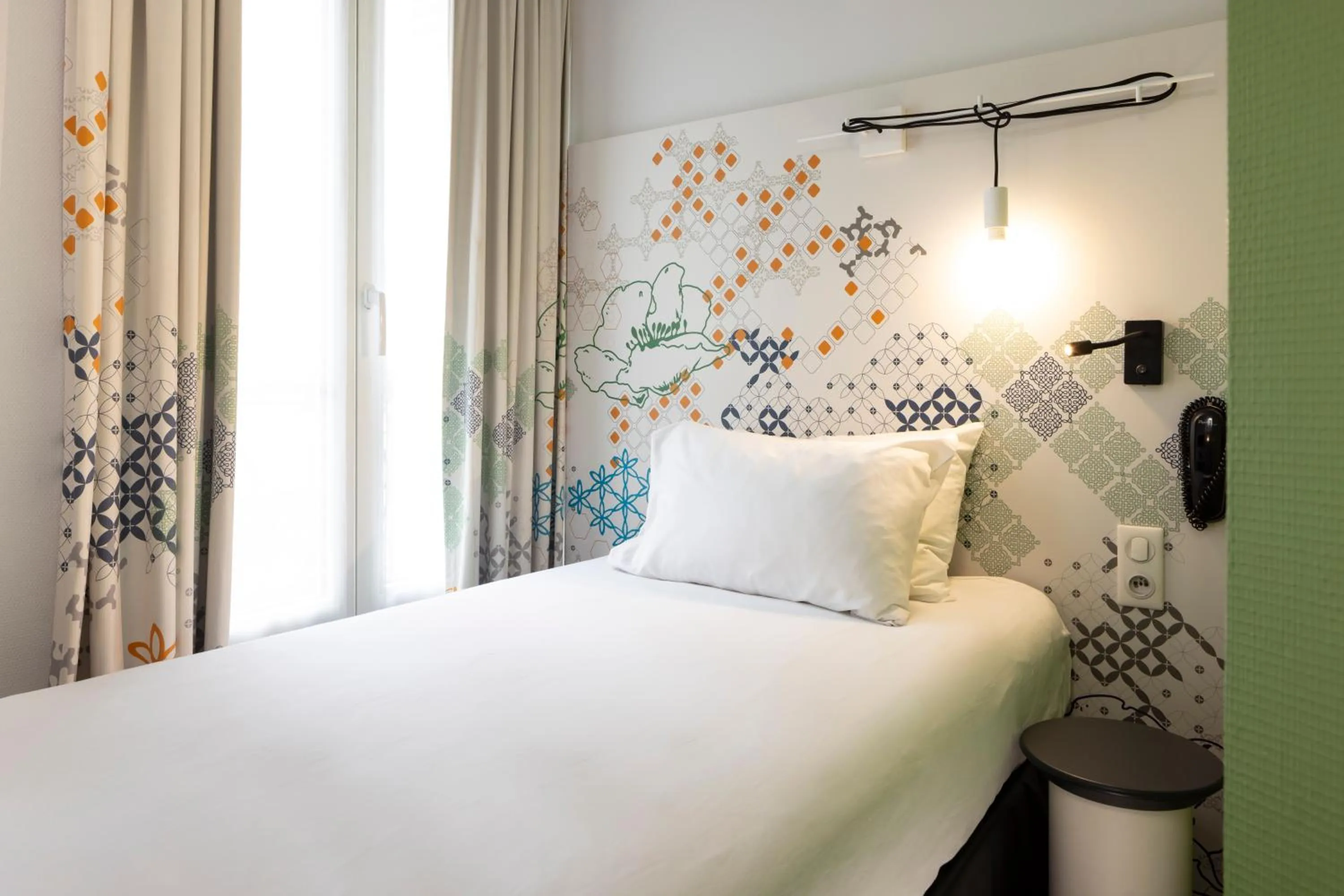 Bed in Ibis Styles Paris Gare Saint Lazare