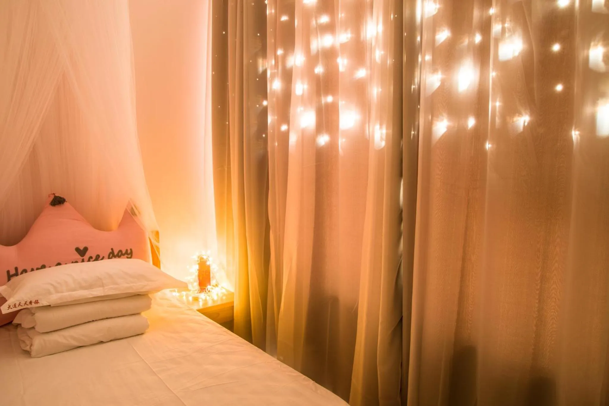 Decorative detail, Bed in 大连天天国际青年旅社