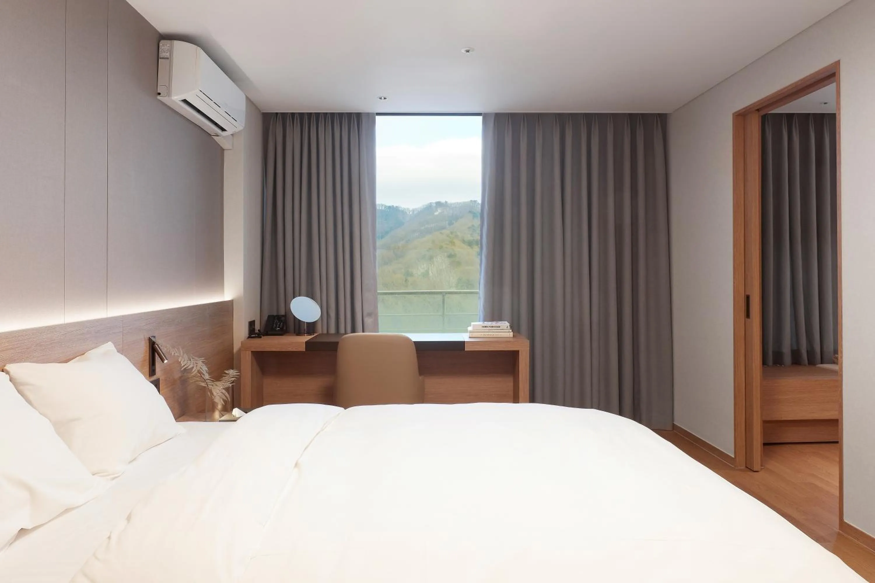 Photo of the whole room, Bed in Phoenix Resort Pyeongchang