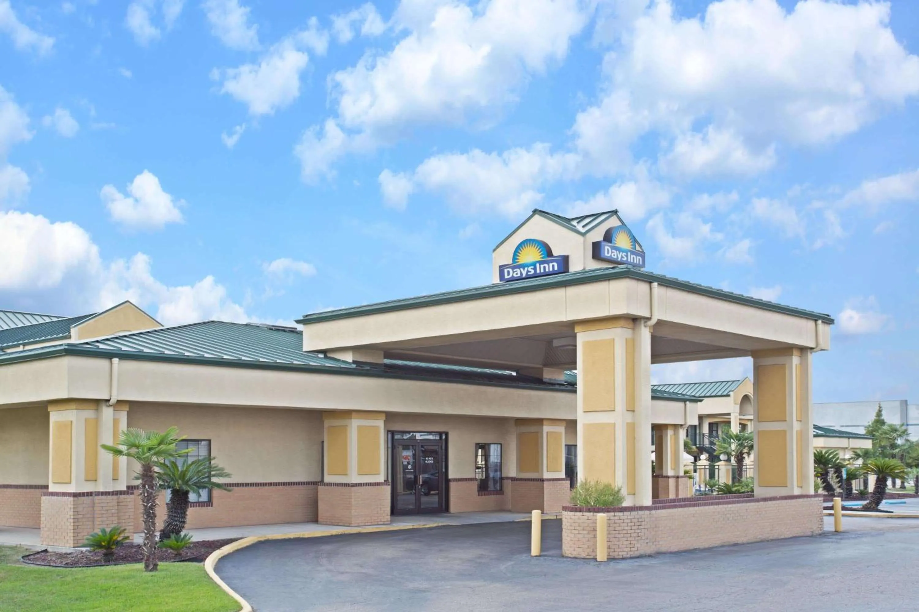 Property building in Days Inn by Wyndham Hammond