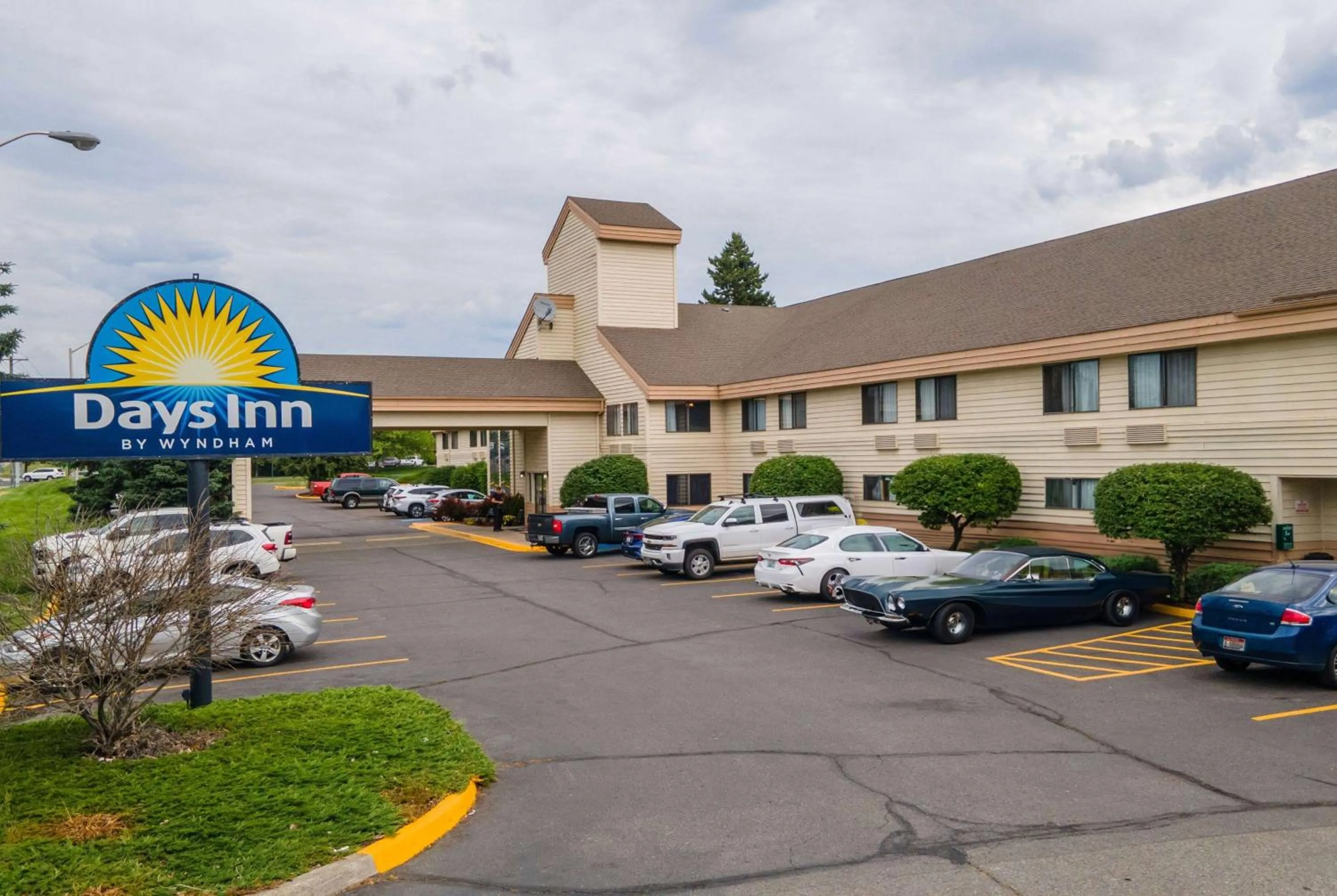 Property building in Days Inn by Wyndham Coeur d'Alene