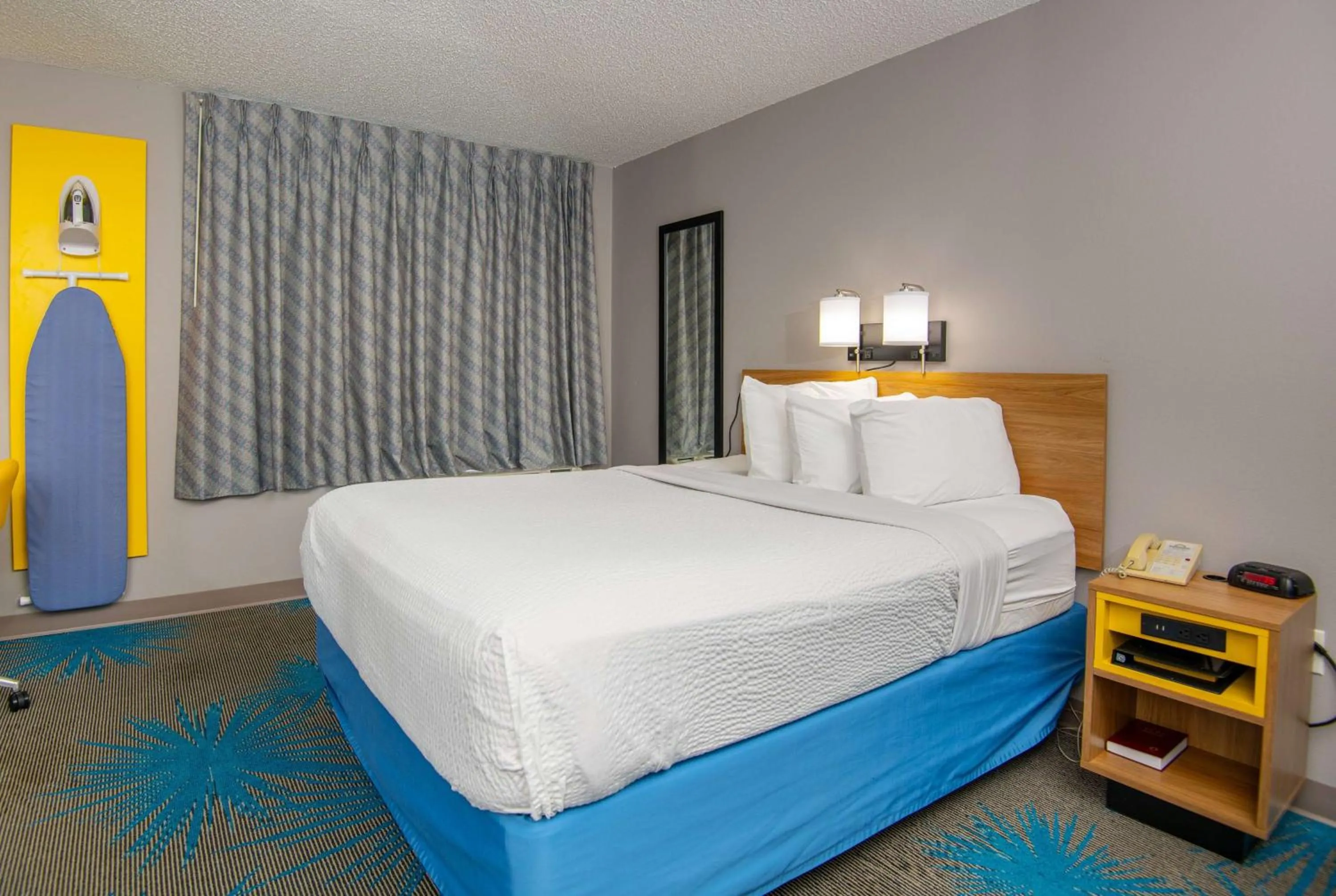 Photo of the whole room, Bed in Days Inn by Wyndham Coeur d'Alene