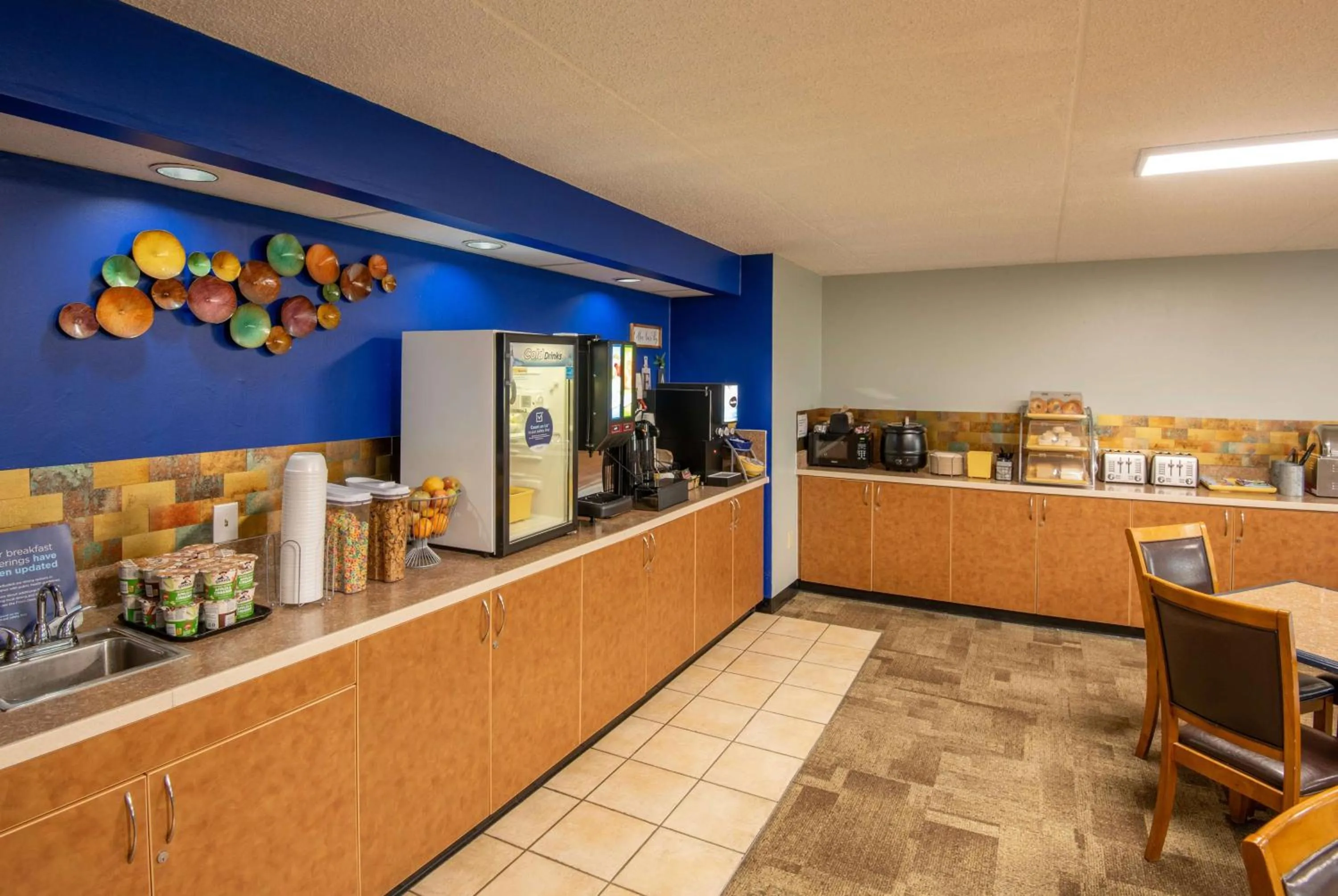 Coffee/tea facilities in Days Inn by Wyndham Coeur d'Alene