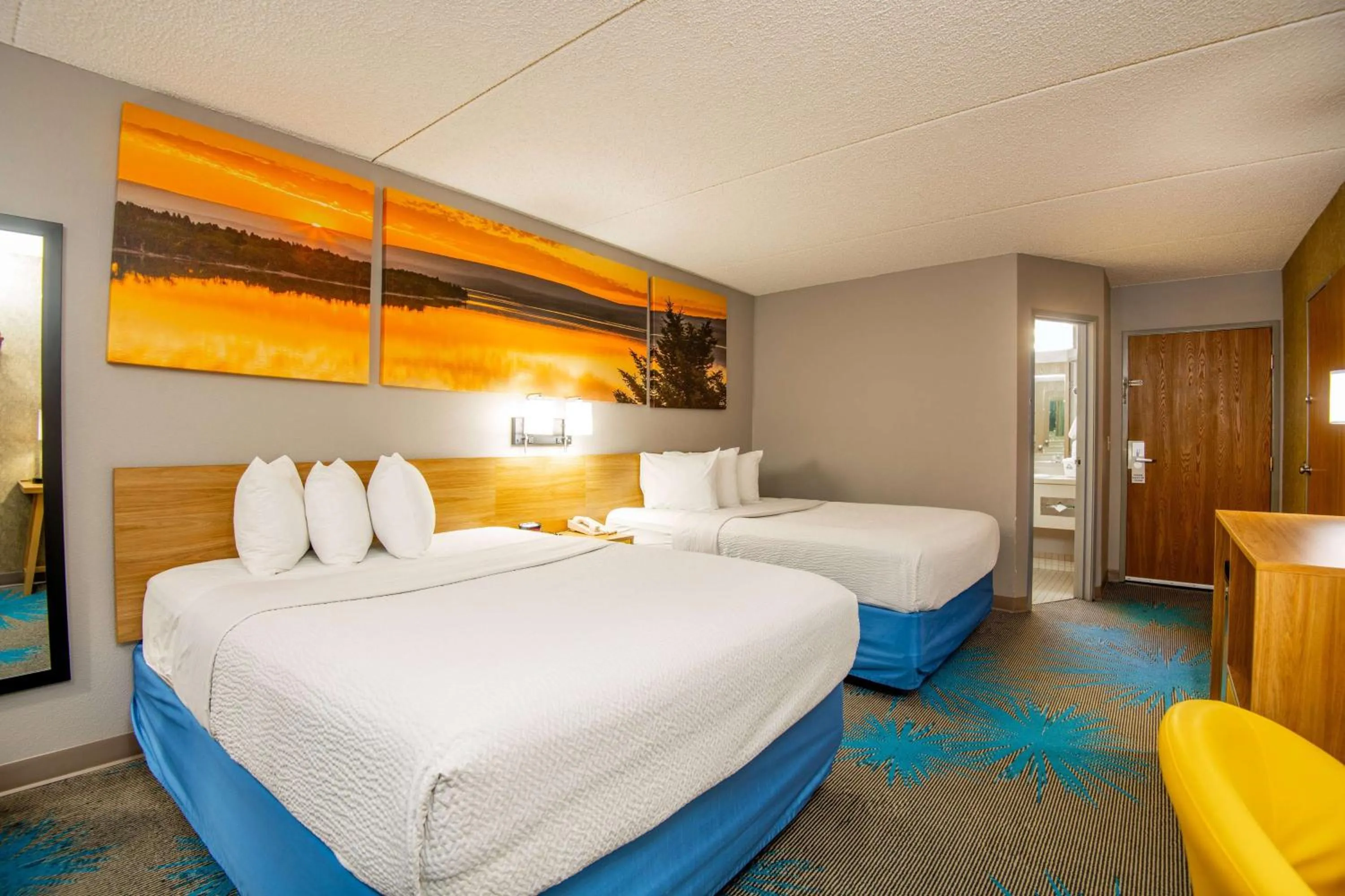 Photo of the whole room, Bed in Days Inn by Wyndham Coeur d'Alene