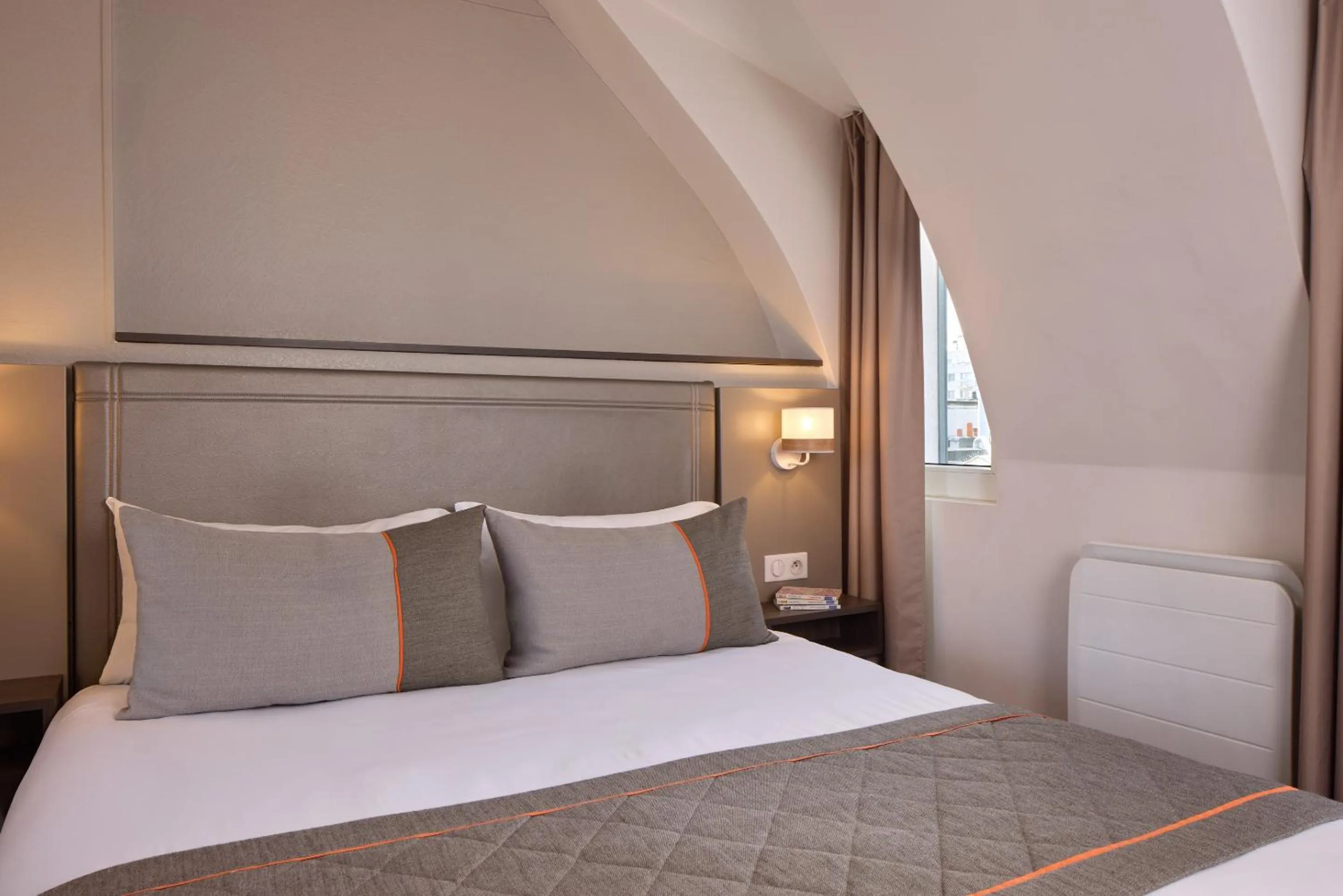 Bed in Timhotel Tour Eiffel
