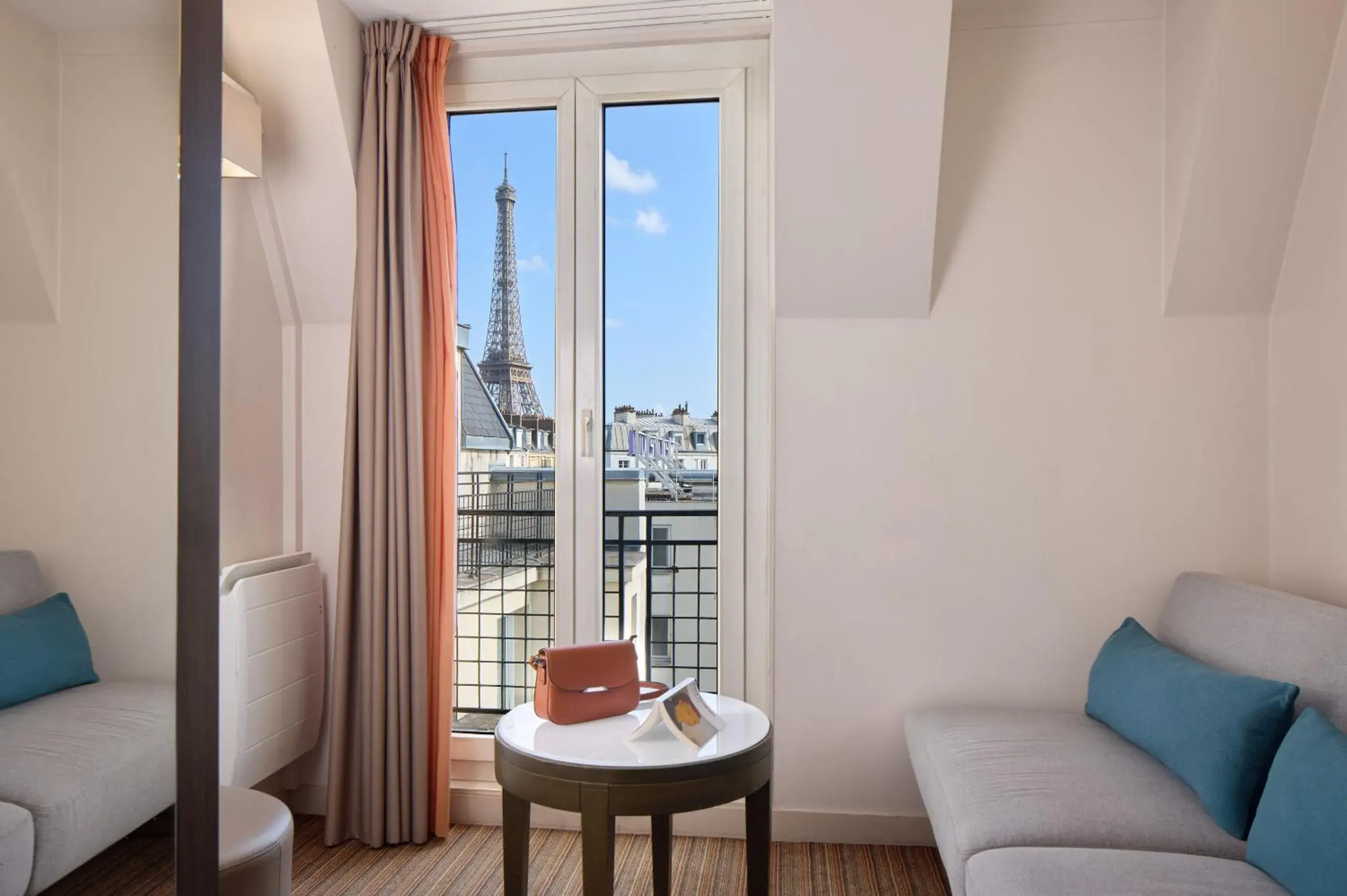 View (from property/room) in Timhotel Tour Eiffel View (from property/room) in Timhotel Tour Eiffel