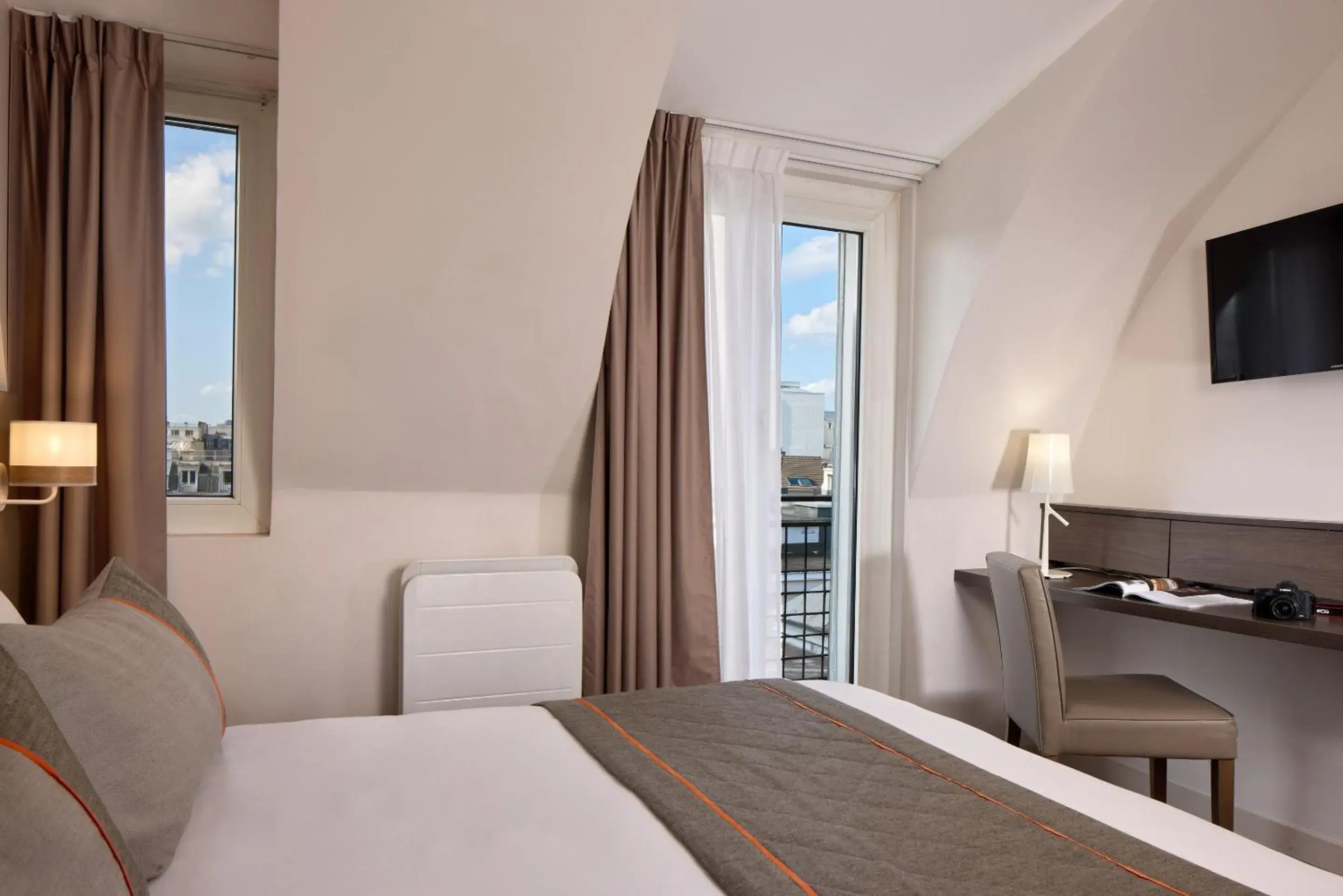 View (from property/room), Bed in Timhotel Tour Eiffel View (from property/room), Bed in Timhotel Tour Eiffel