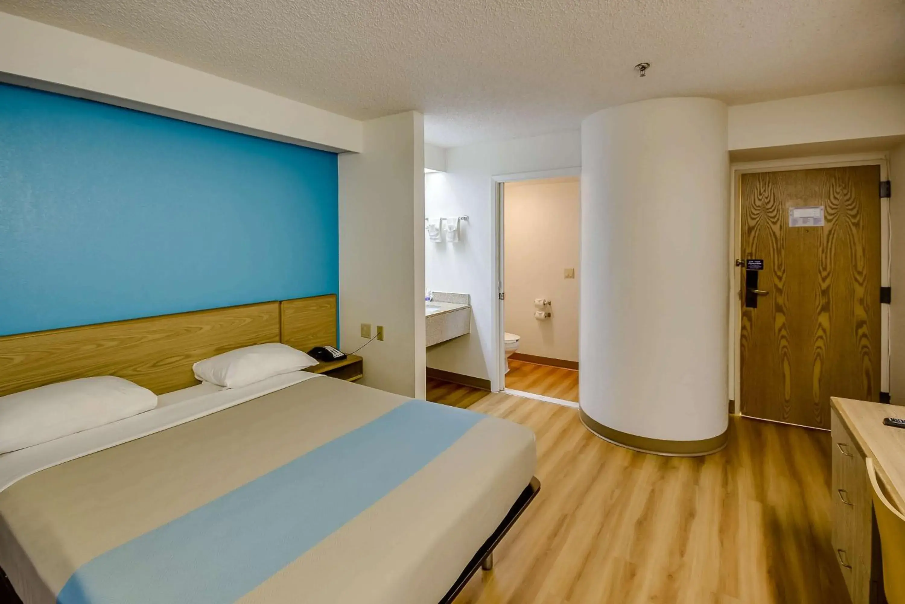 King Room - single occupancy - Non-Smoking in Motel 6-Katy, TX - Houston King Room - single occupancy - Non-Smoking in Motel 6-Katy, TX - Houston