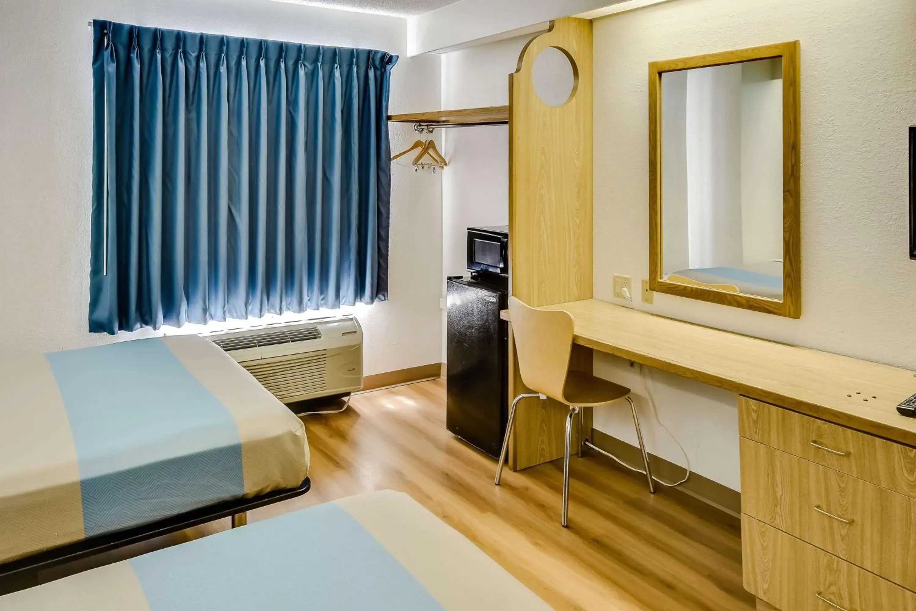 Quadruple Room - single occupancy - Smoking in Motel 6-Katy, TX - Houston Quadruple Room - single occupancy - Smoking in Motel 6-Katy, TX - Houston