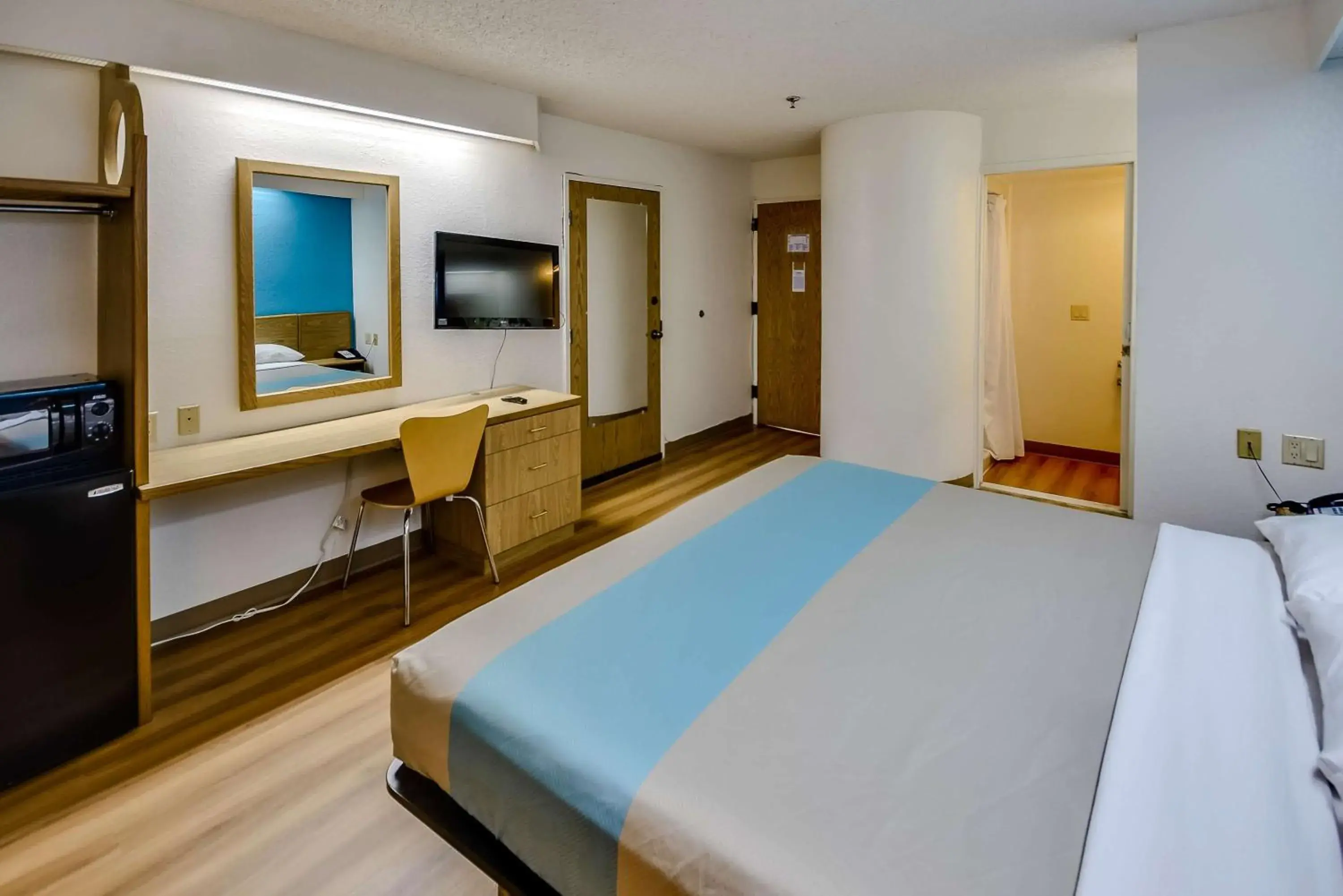 Queen Room - single occupancy - Non-Smoking in Motel 6-Katy, TX - Houston Queen Room - single occupancy - Non-Smoking in Motel 6-Katy, TX - Houston