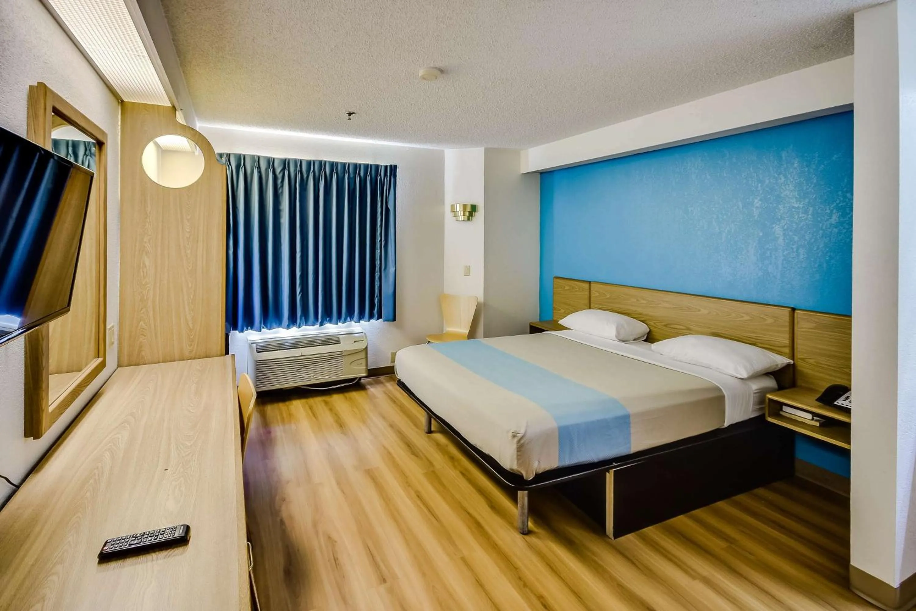 TV and multimedia, Bed in Motel 6-Katy, TX - Houston