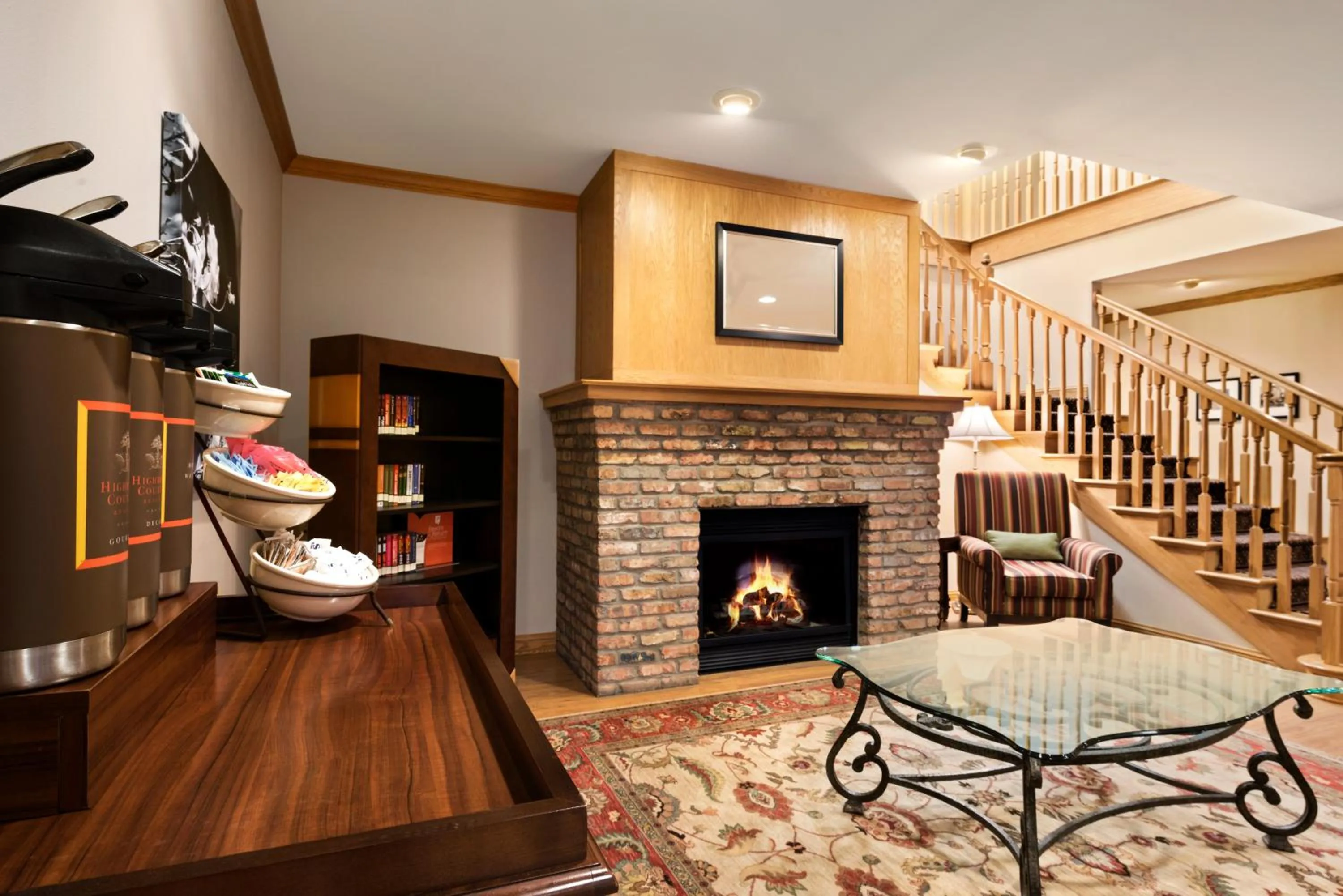 Lobby or reception in Country Inn & Suites by Radisson, Clinton, IA