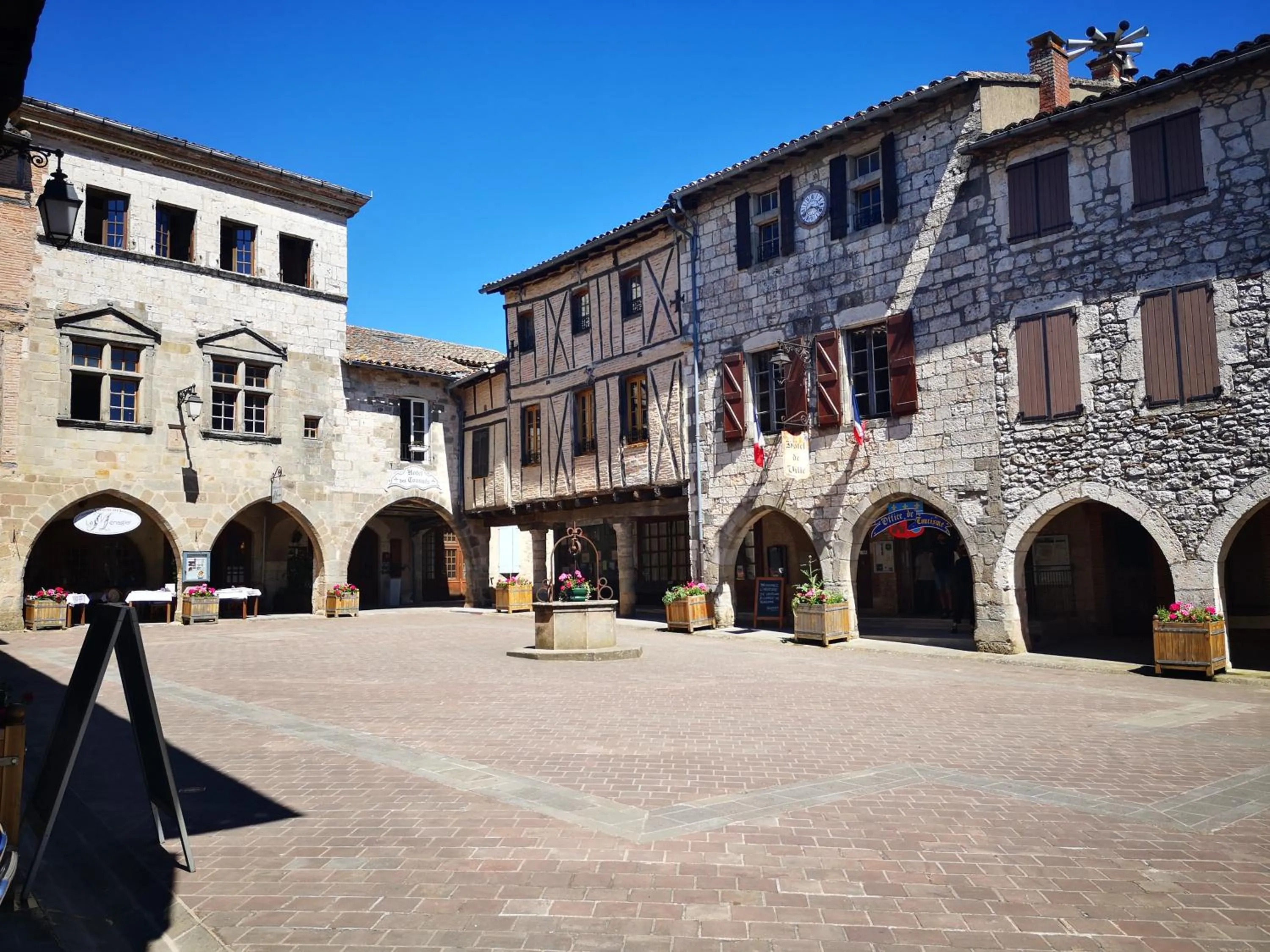 Nearby landmark in Castel Mazars