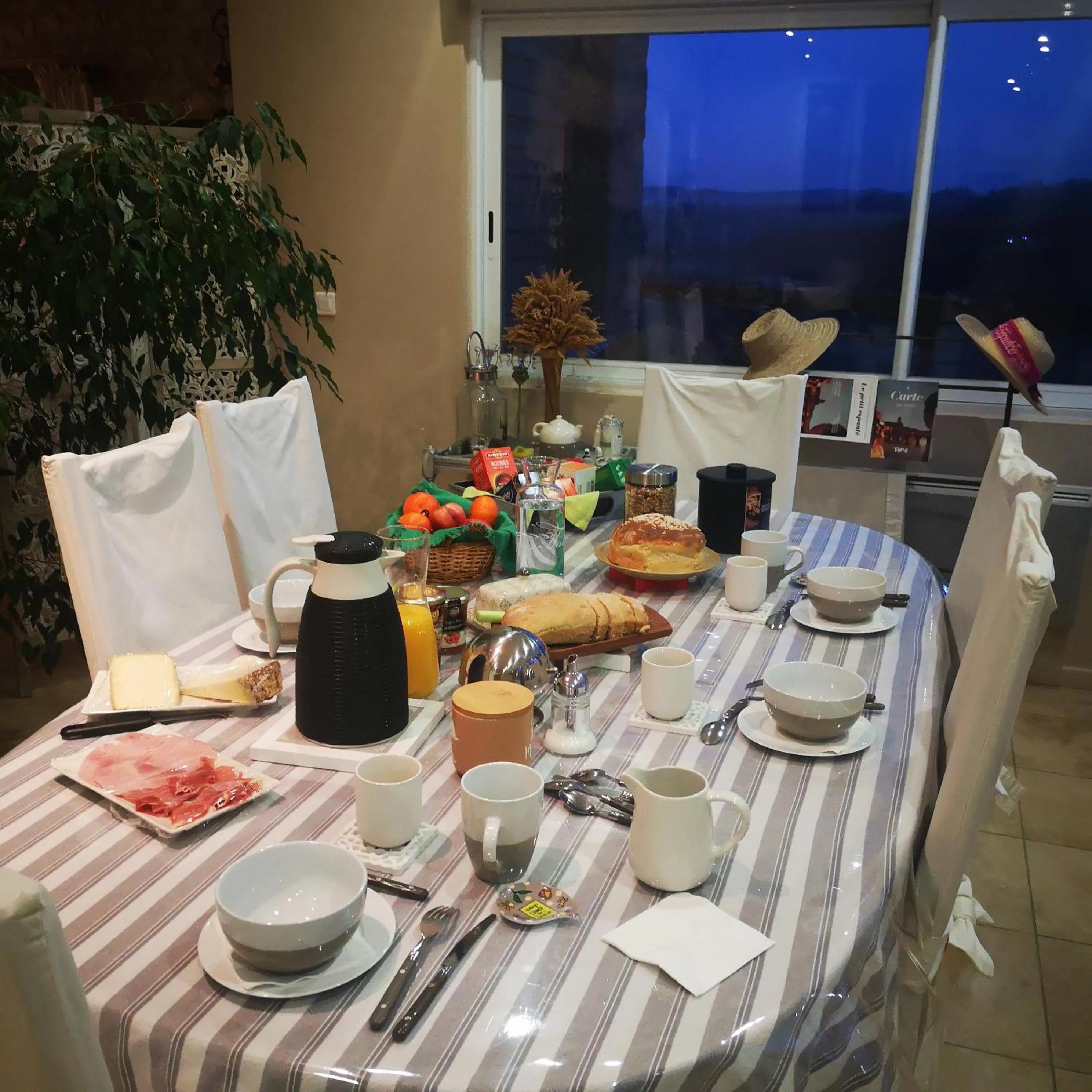 Breakfast in Castel Mazars