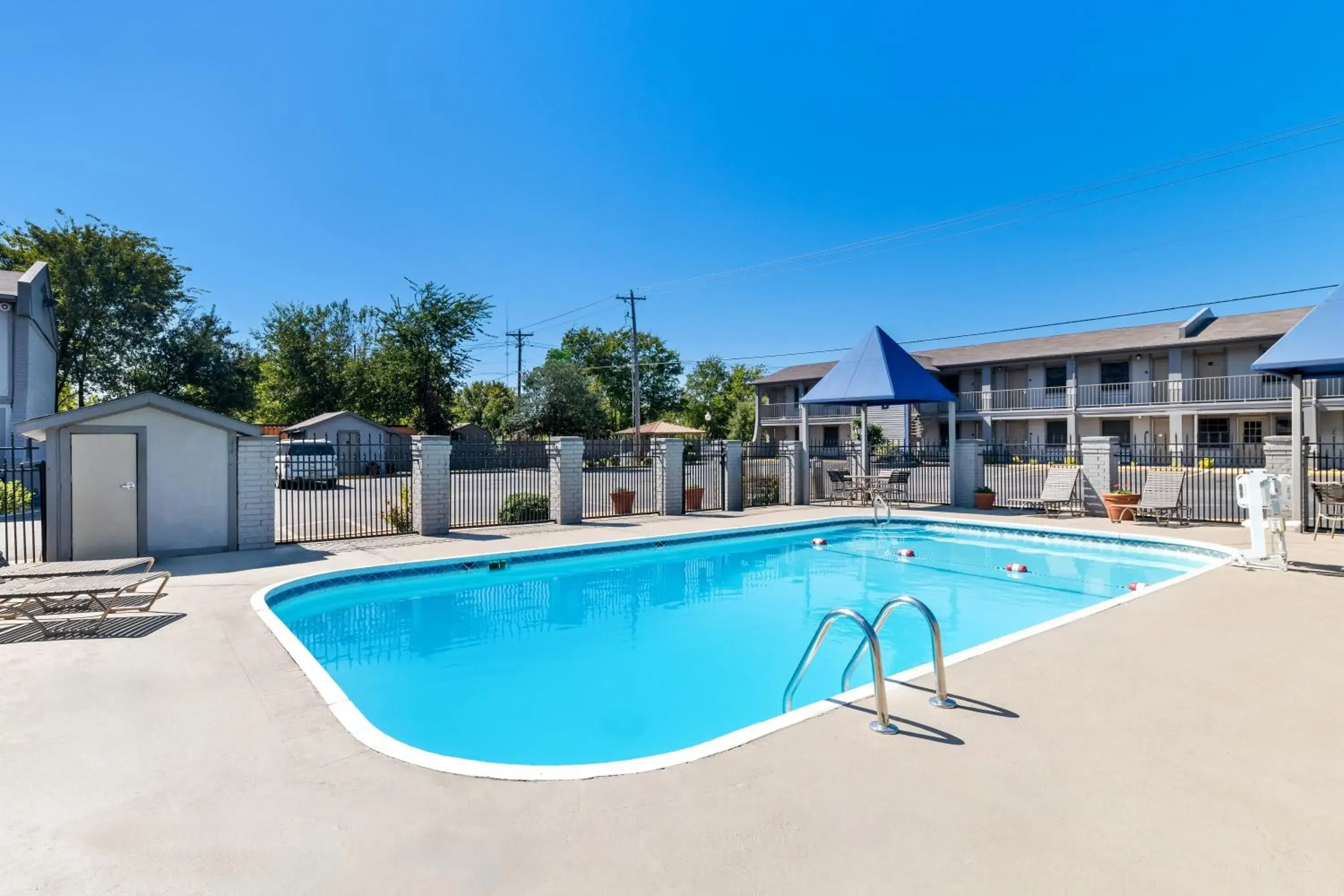 Swimming pool in Best Western Markita Inn Swimming pool in Best Western Markita Inn