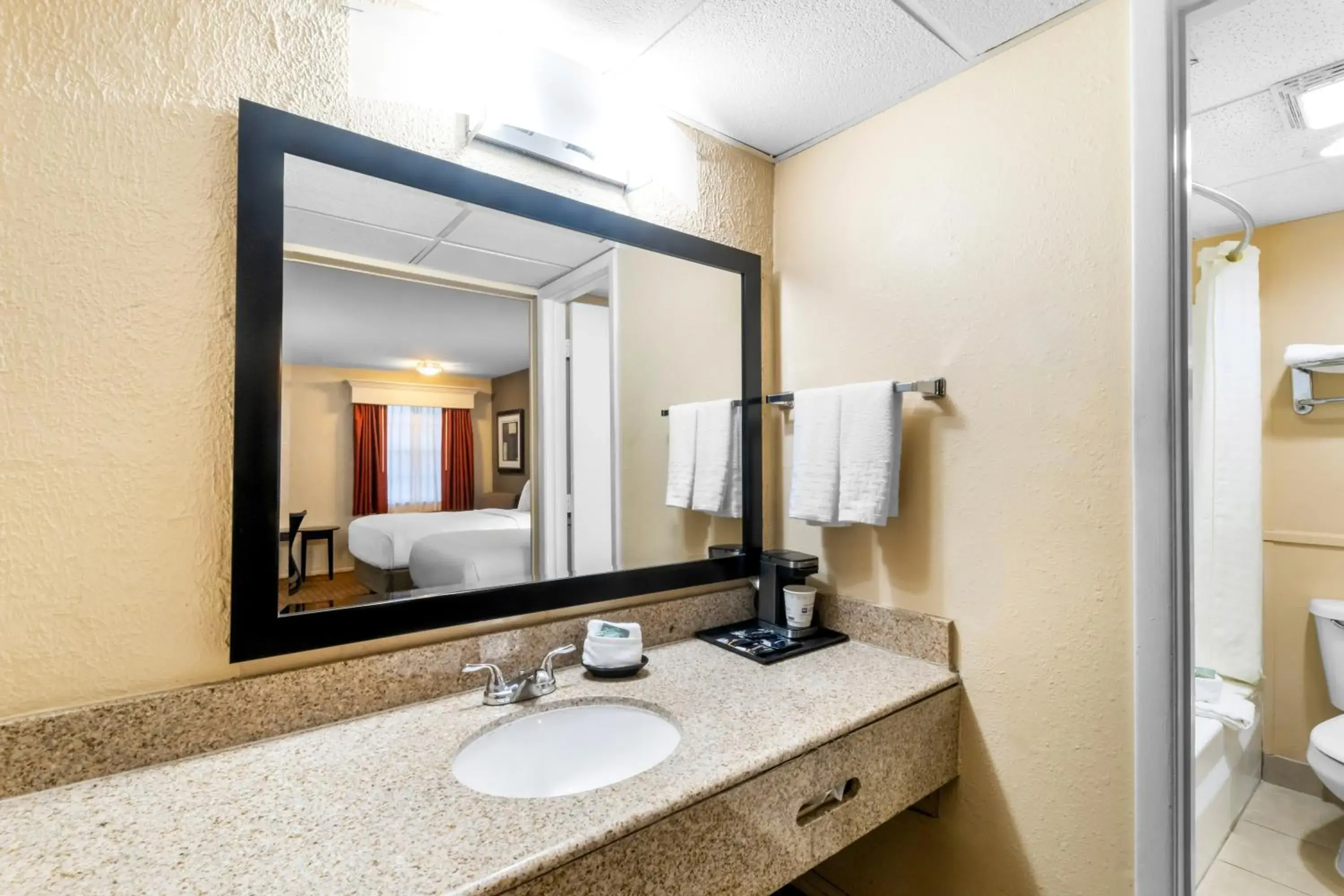 Bedroom in Best Western Markita Inn Bedroom in Best Western Markita Inn