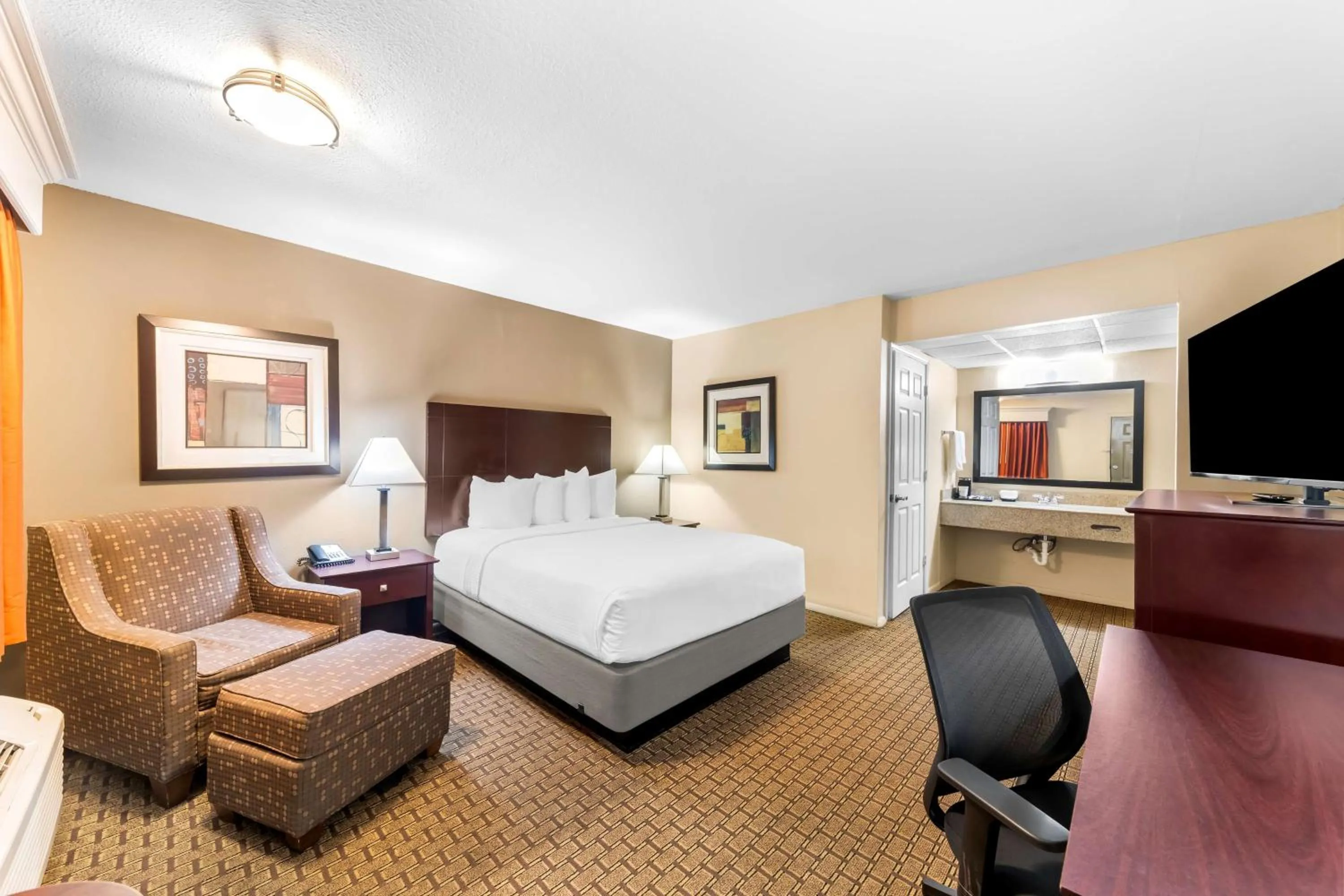 Bedroom, Bed in Best Western Markita Inn