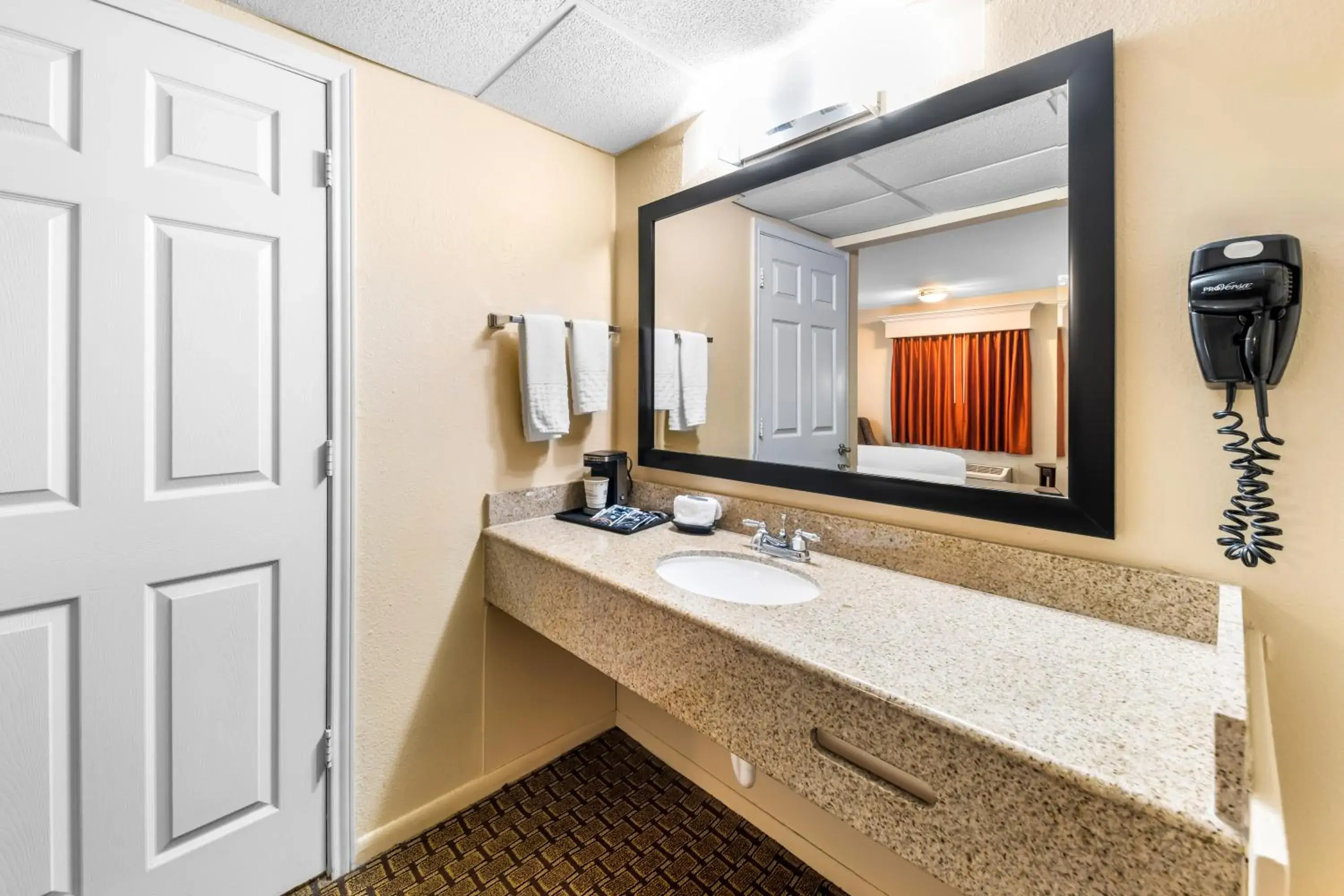 Bedroom in Best Western Markita Inn Bedroom in Best Western Markita Inn