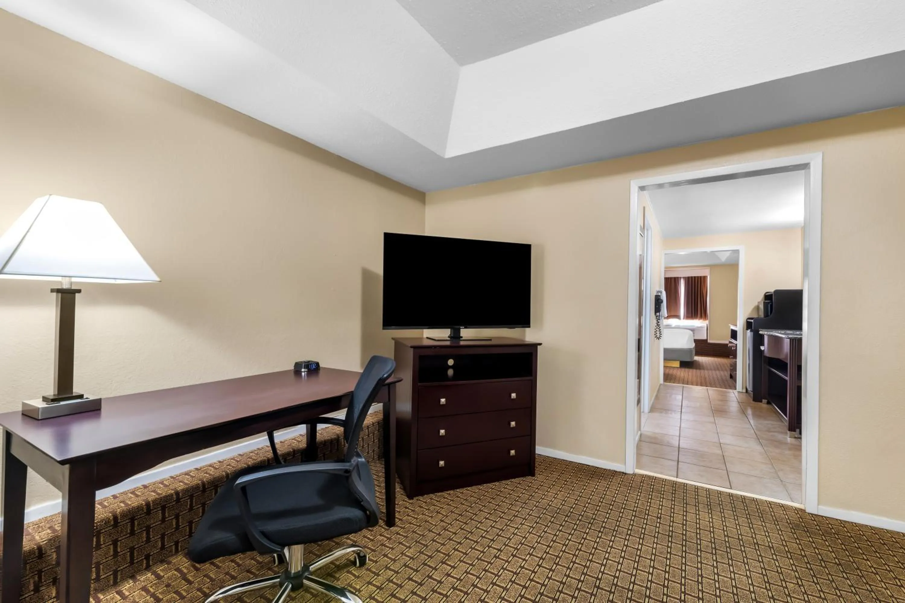 Bedroom in Best Western Markita Inn