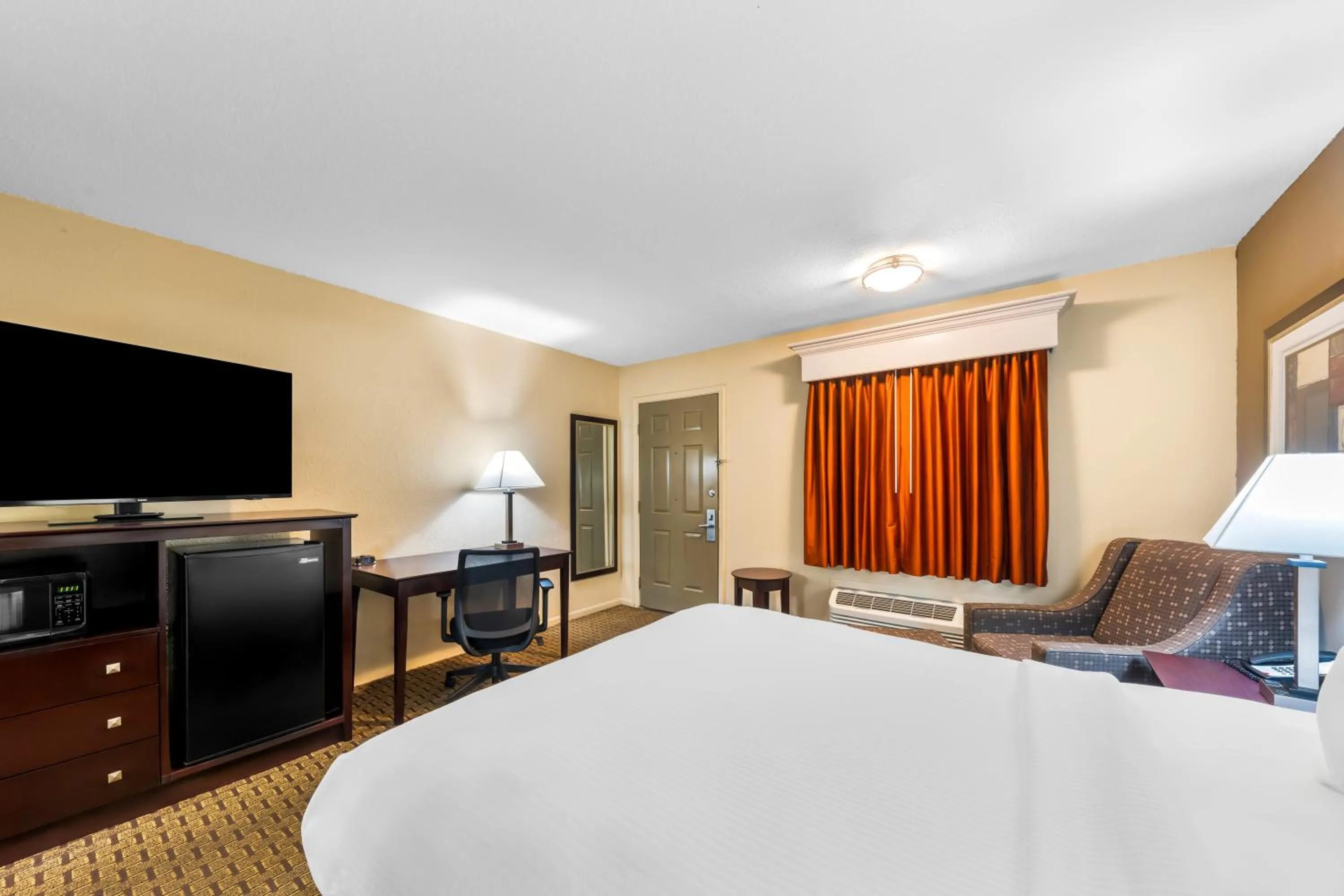 Bedroom, Bed in Best Western Markita Inn