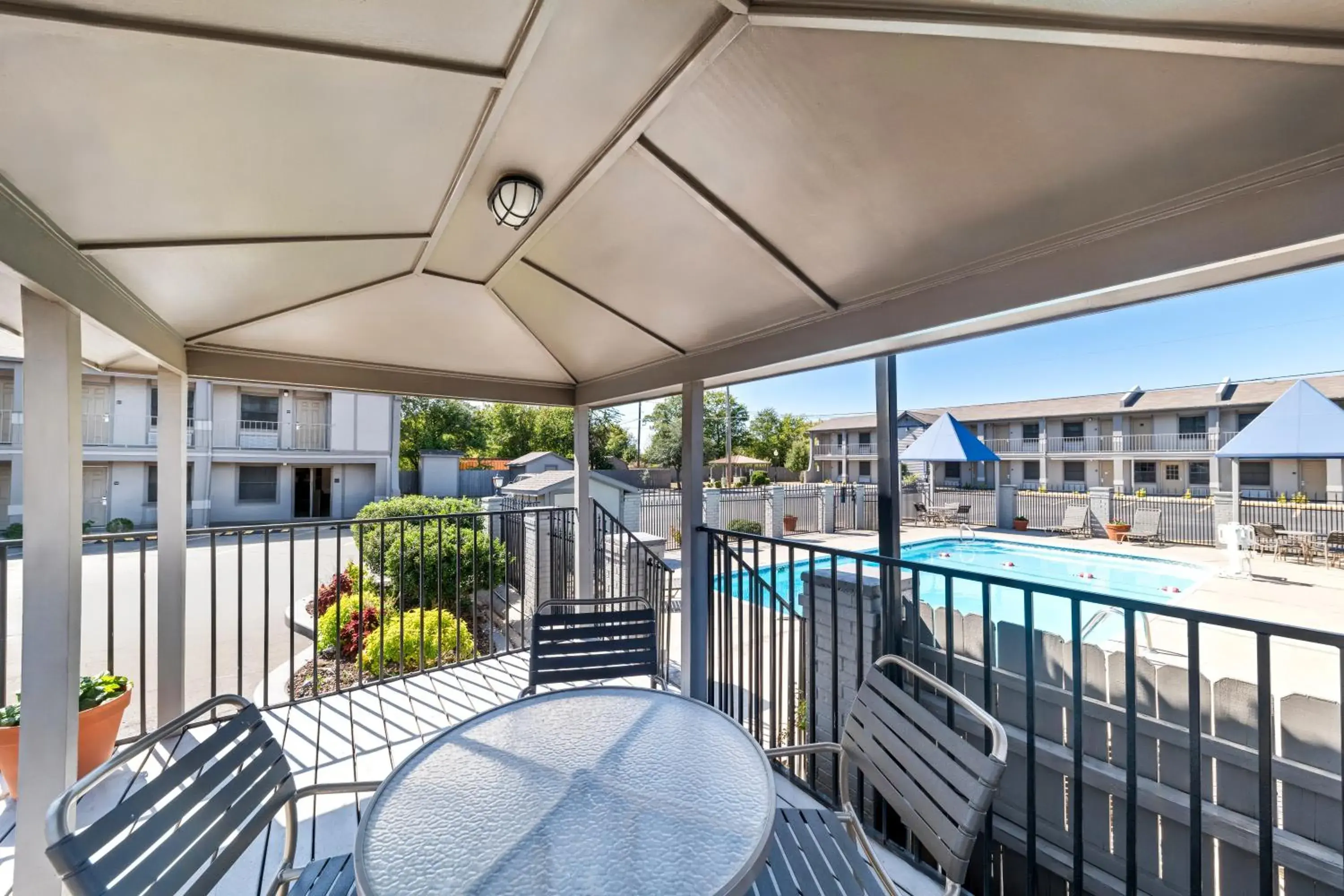 Swimming pool in Best Western Markita Inn Swimming pool in Best Western Markita Inn