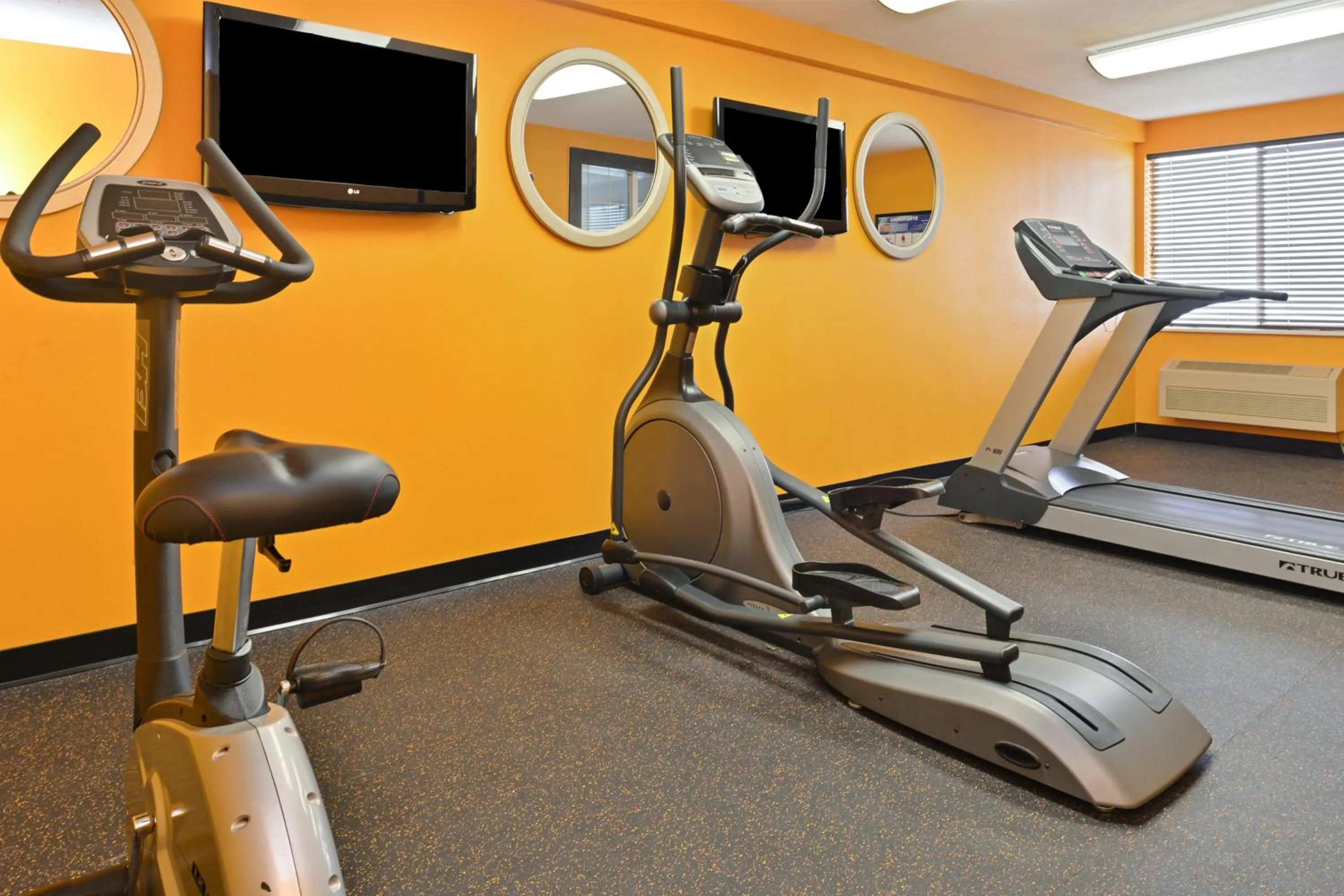 Fitness centre/facilities in Americas Best Value Sandman Inn