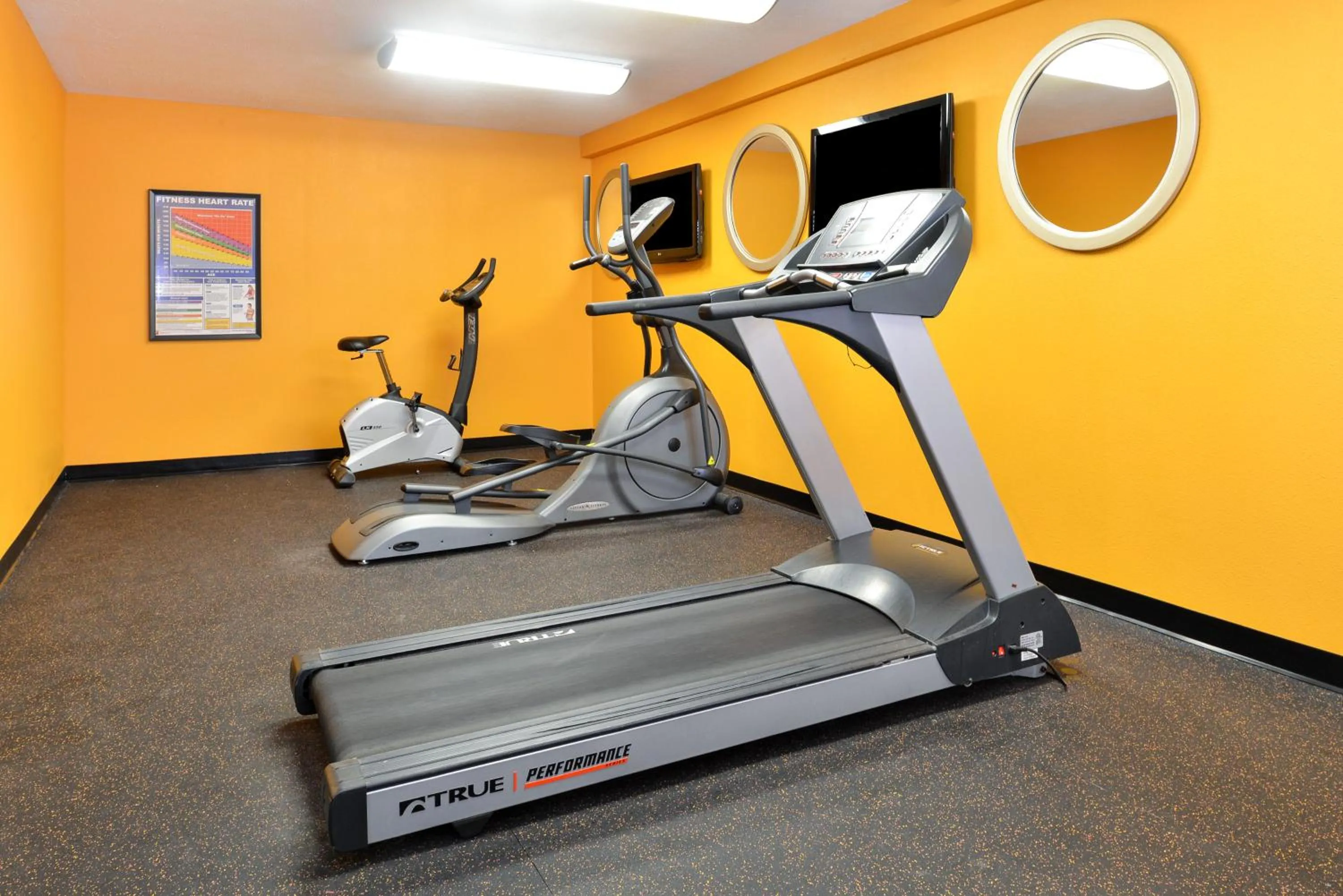 Fitness centre/facilities in Americas Best Value Sandman Inn