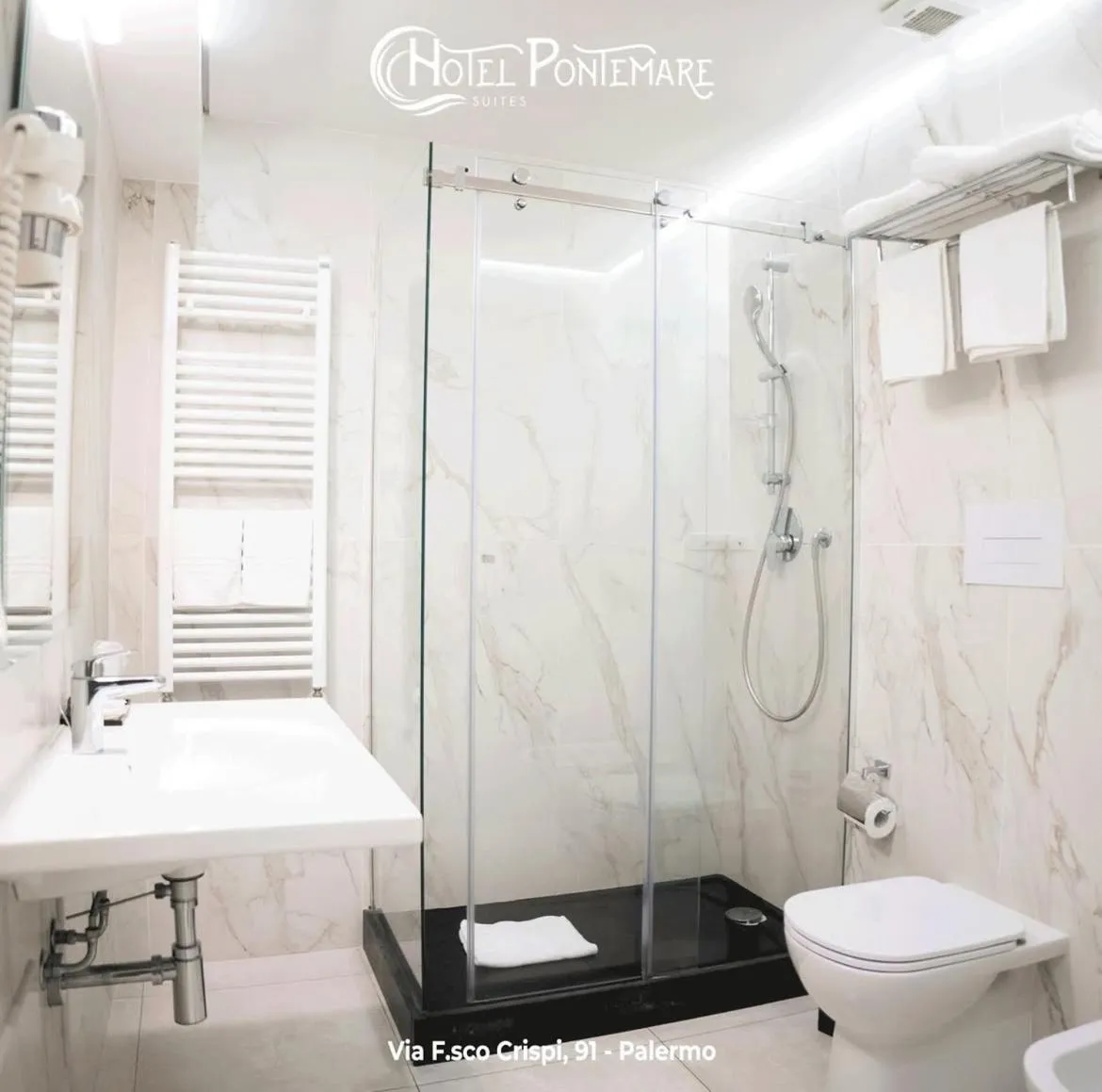 Shower in Hotel Pontemare