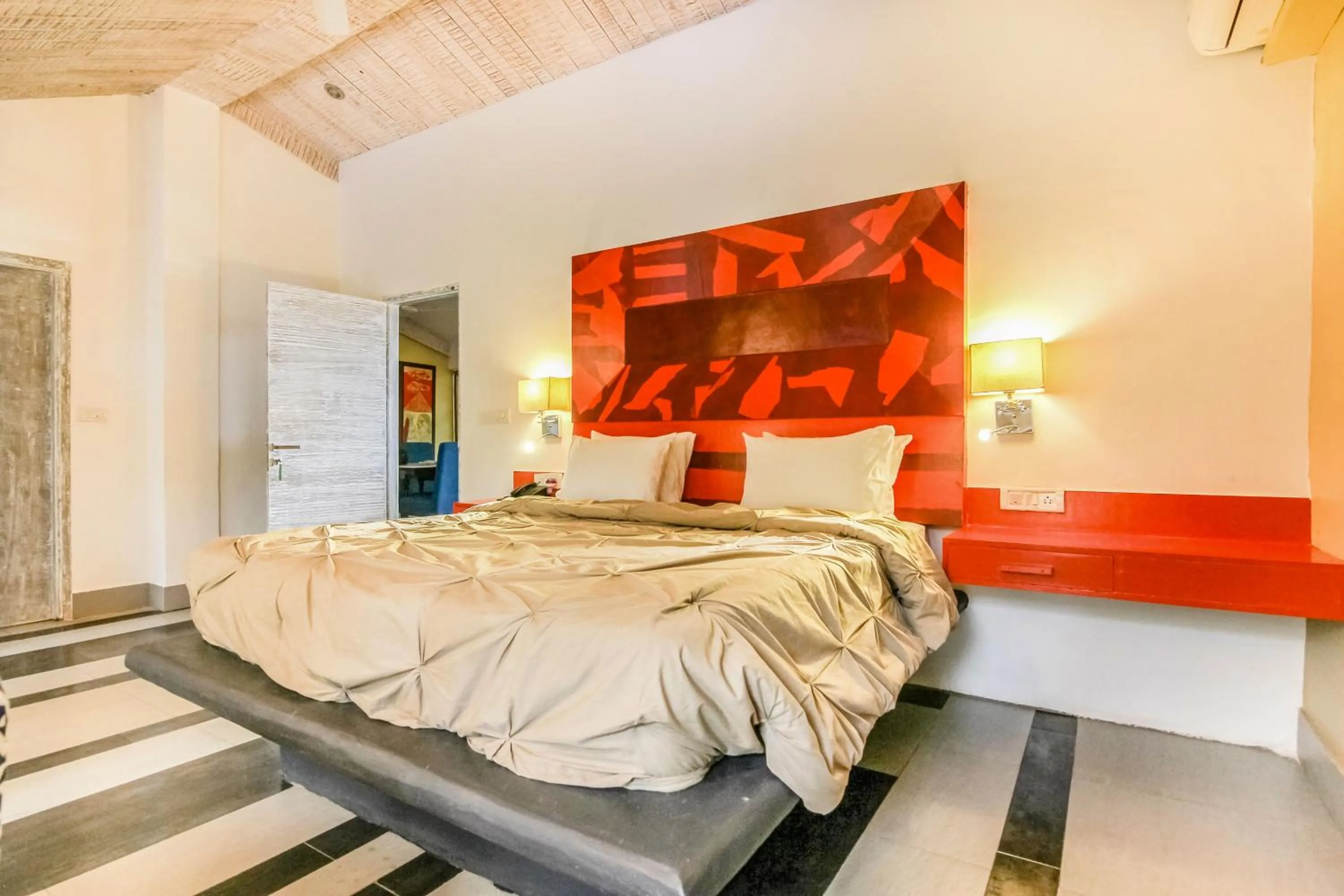 Photo of the whole room, Bed in Casa Vagator