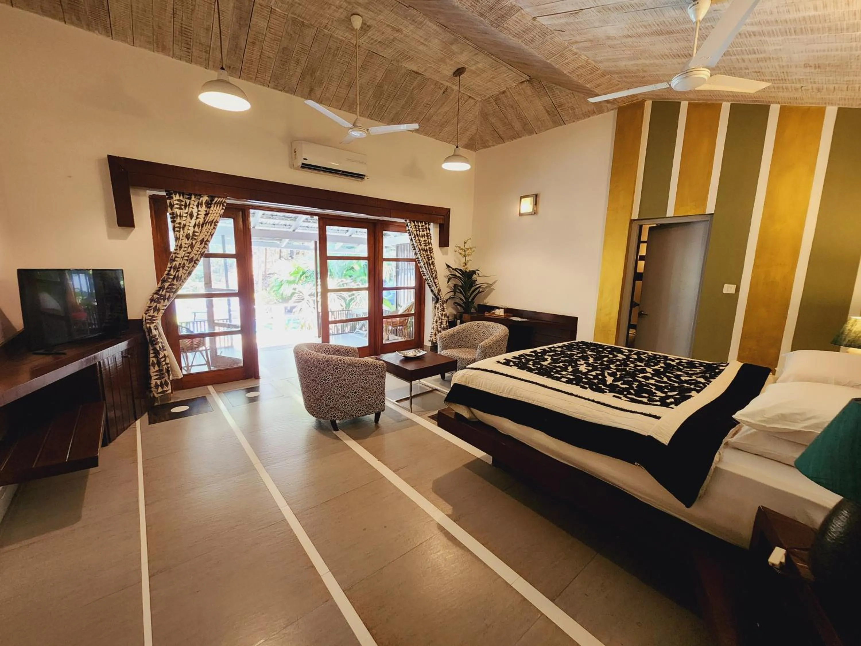 Bedroom, Bed in Casa Vagator