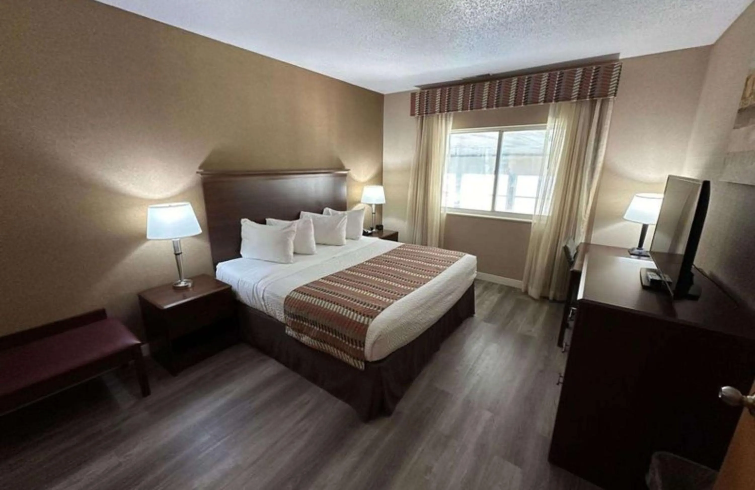 Bedroom, Bed in Best Western Circus City Inn