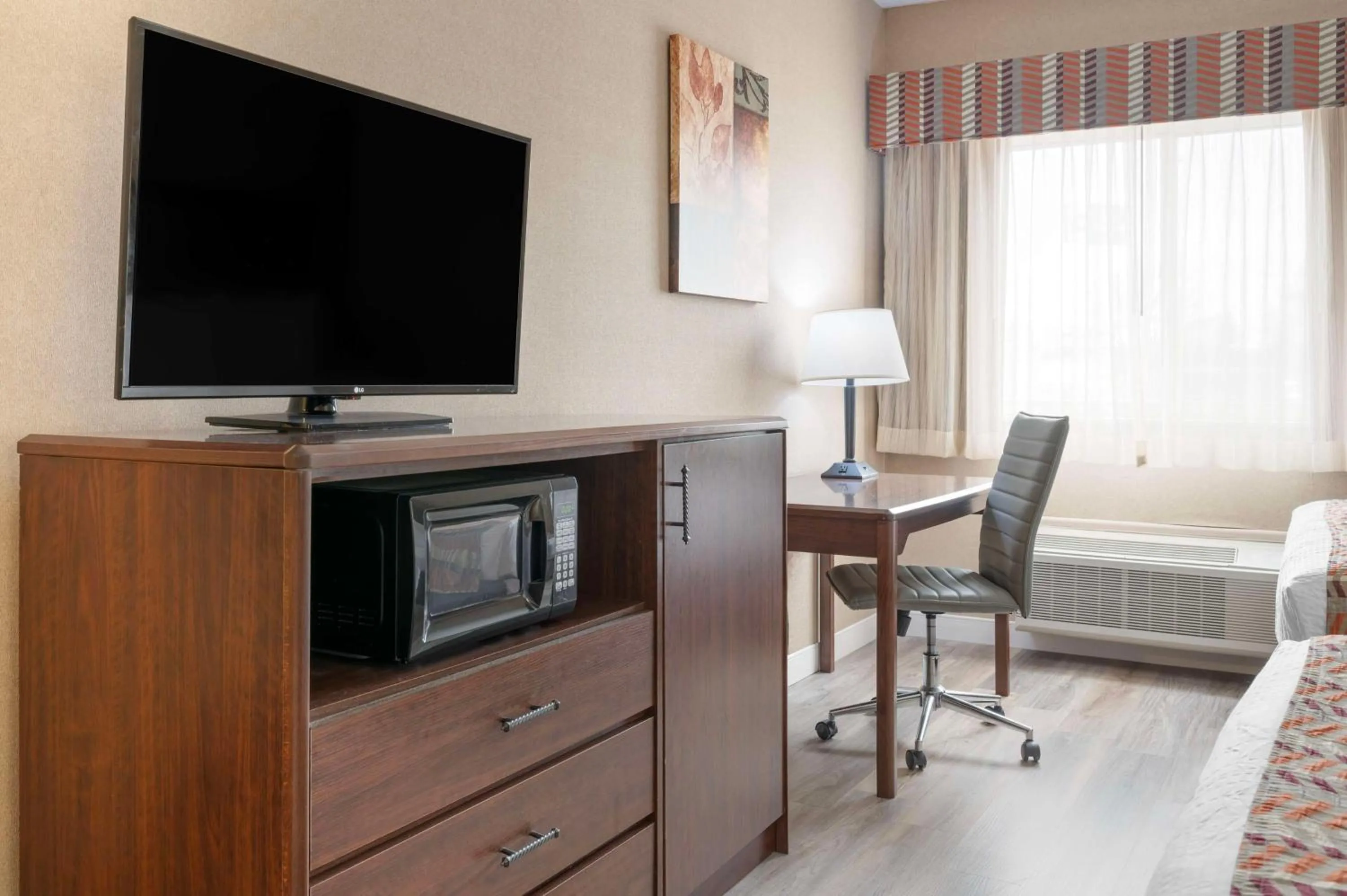 Bedroom, Bed in Best Western Circus City Inn