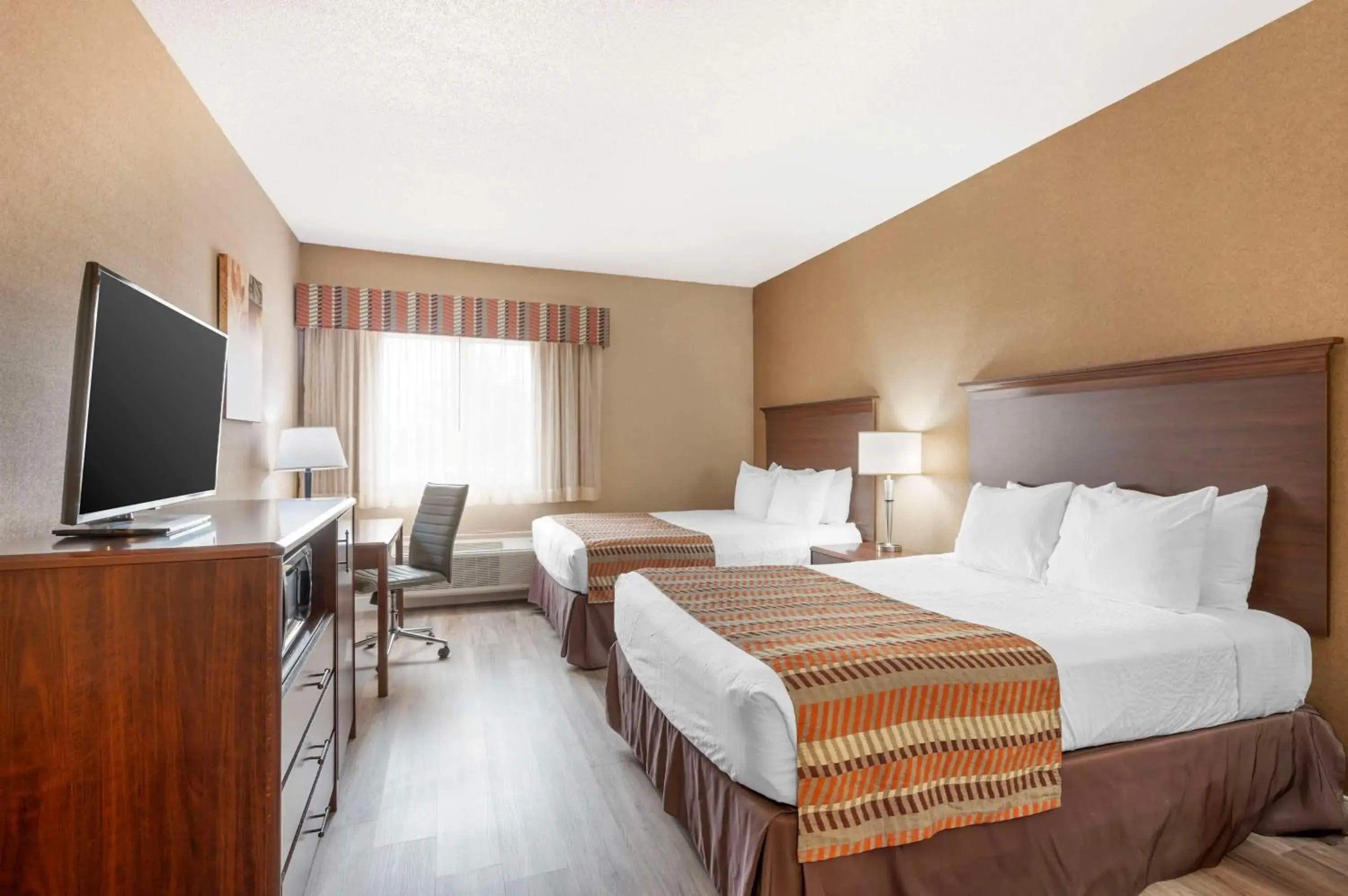 Queen Room with Two Queen Beds and Roll-In Shower - Disability Access/Non-Smoking in Best Western Circus City Inn Queen Room with Two Queen Beds and Roll-In Shower - Disability Access/Non-Smoking in Best Western Circus City Inn