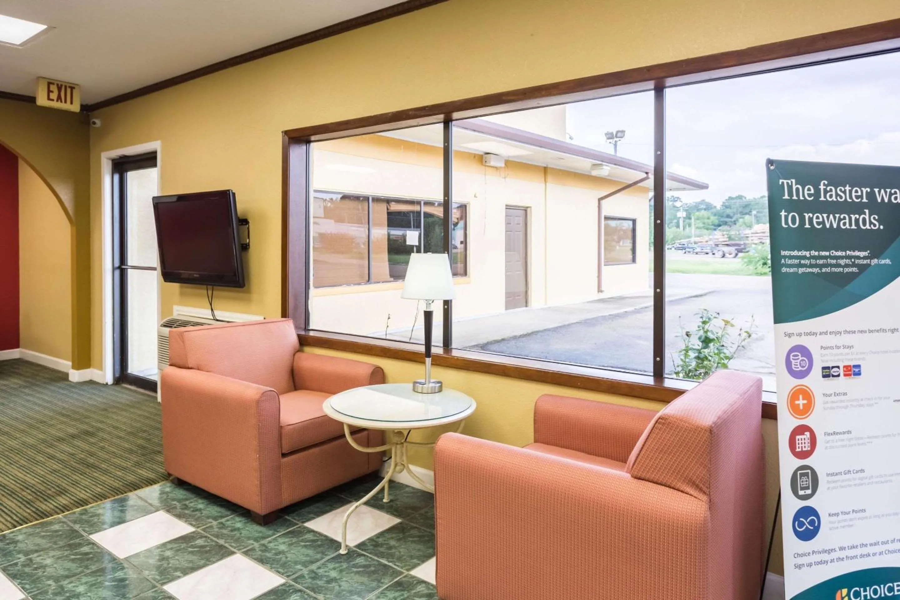 Lobby or reception in Rodeway Inn Hazlehurst